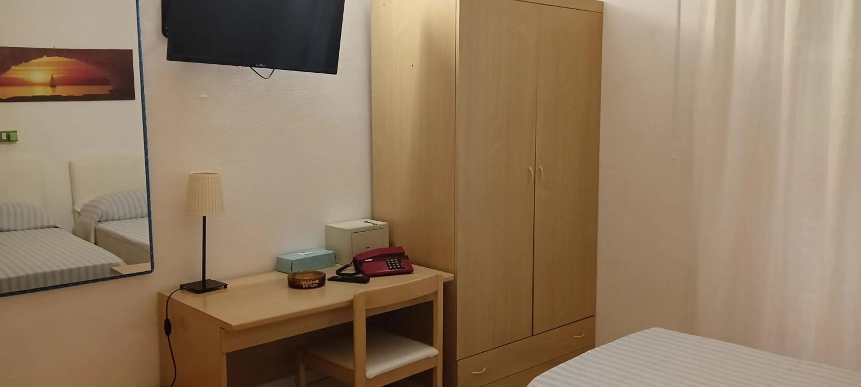 Bedroom, Bed in Piccolo hotel holiday center