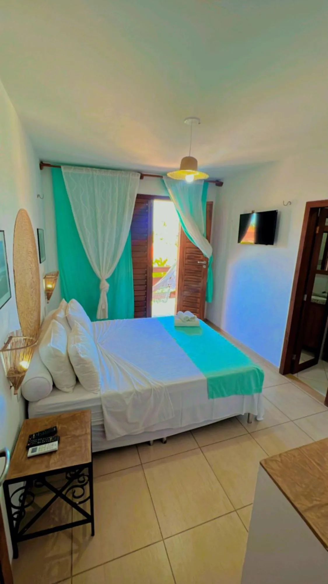 Swimming pool, Bed in Hotel Pousada 360