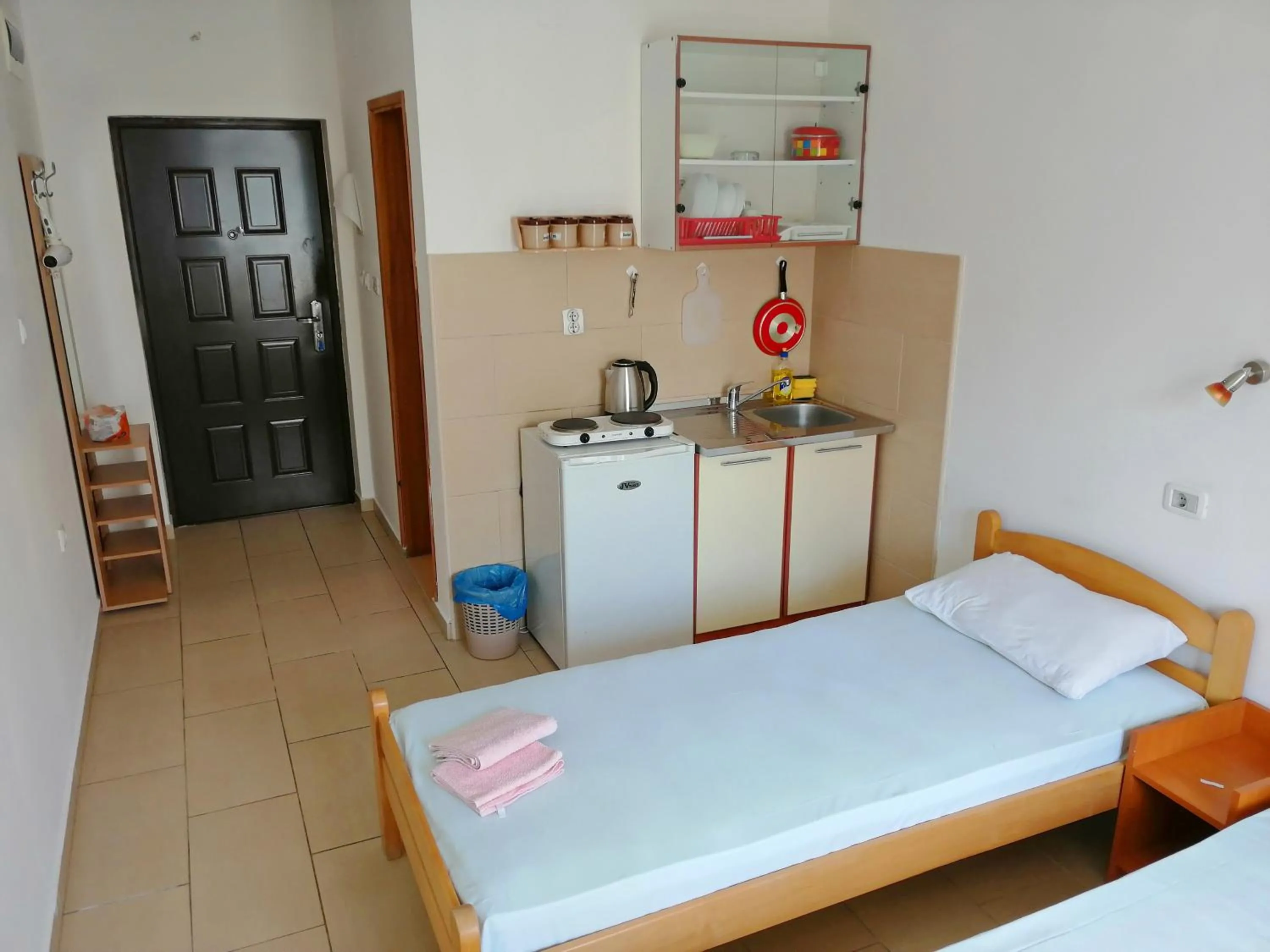 Kitchen or kitchenette, Bed in Mirko Apartments Budva