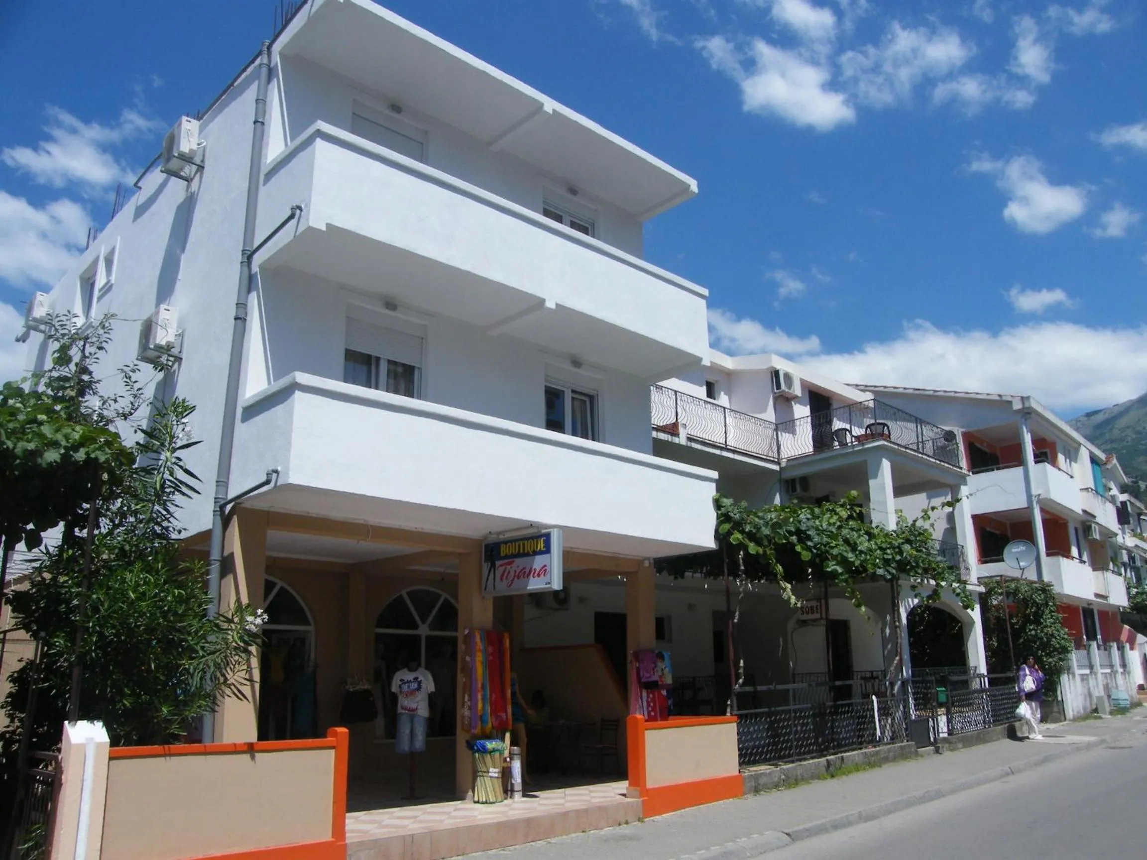 Facade/entrance in Mirko Apartments Budva