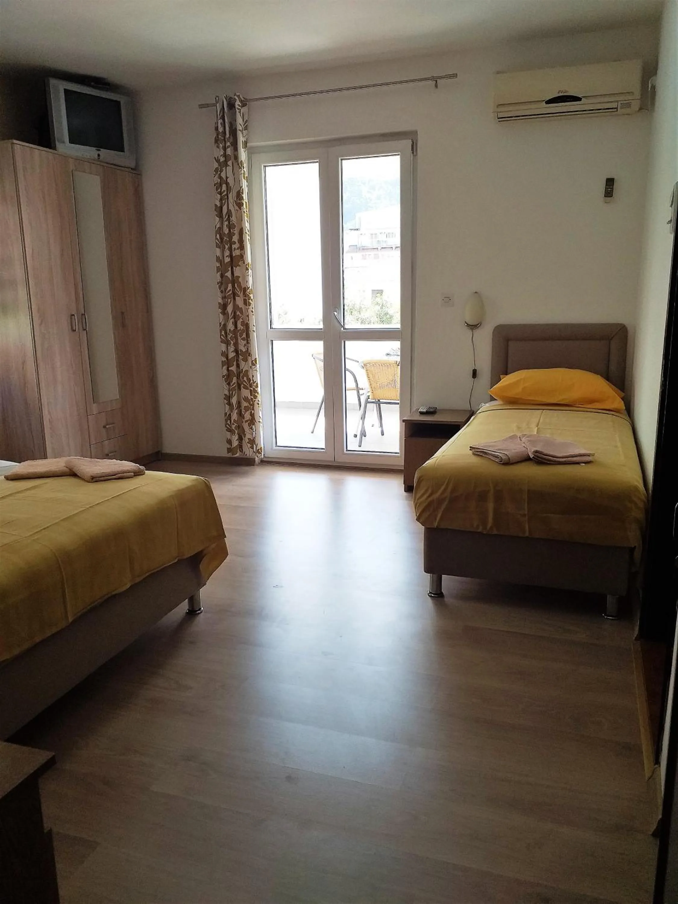 Bed in Mirko Apartments Budva