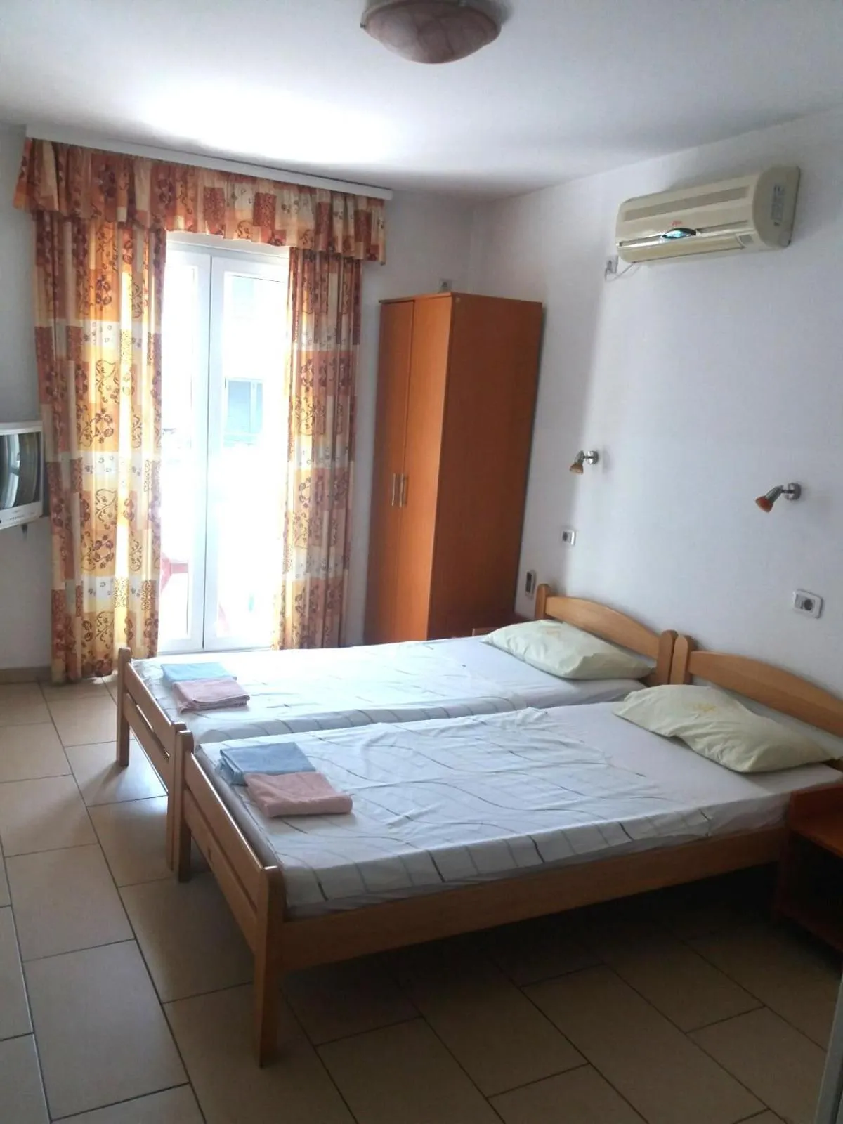 Bed in Mirko Apartments Budva