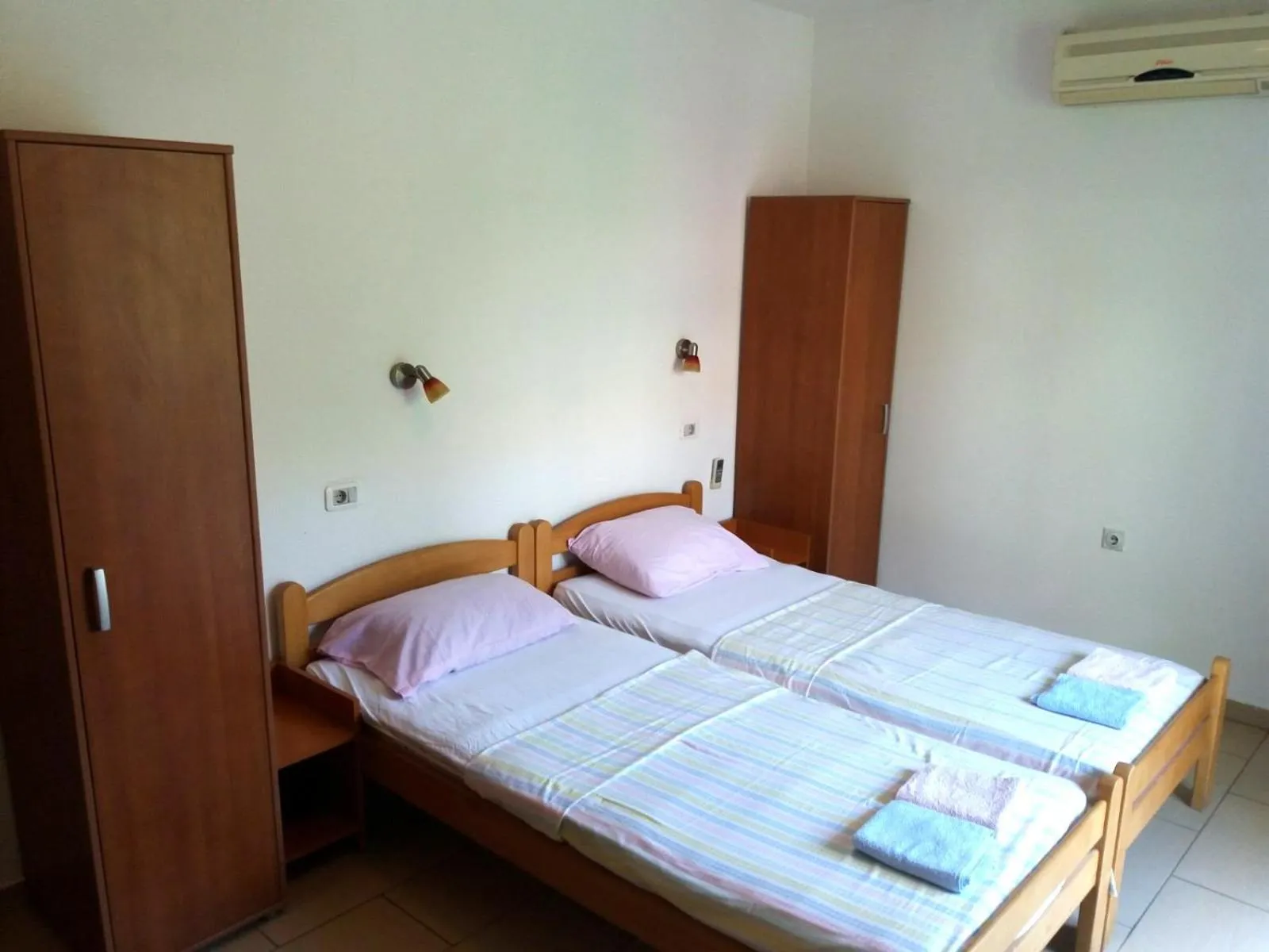 Bed in Mirko Apartments Budva