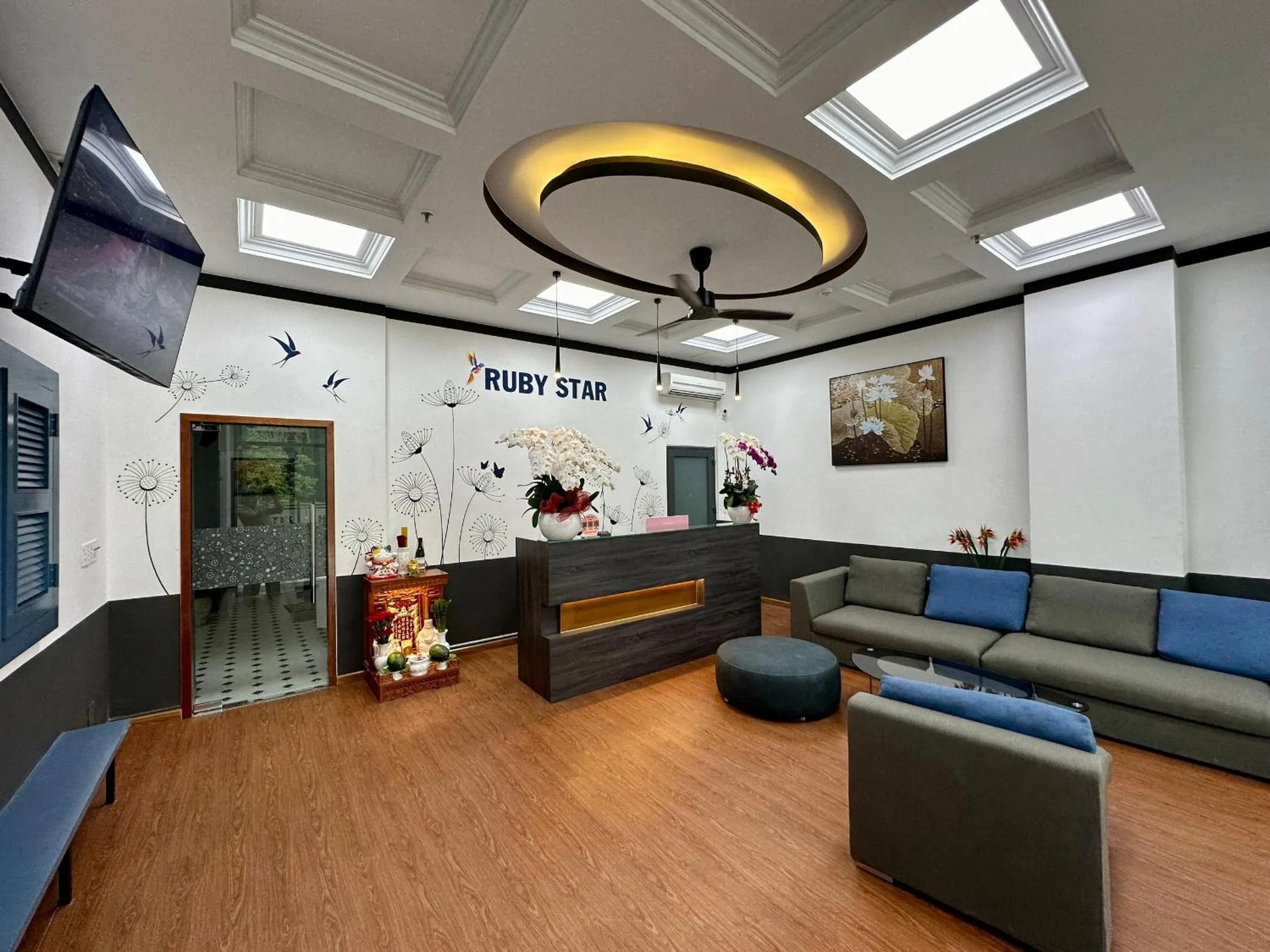 Property building in Ruby Star Hotel Nam Quoc Cang