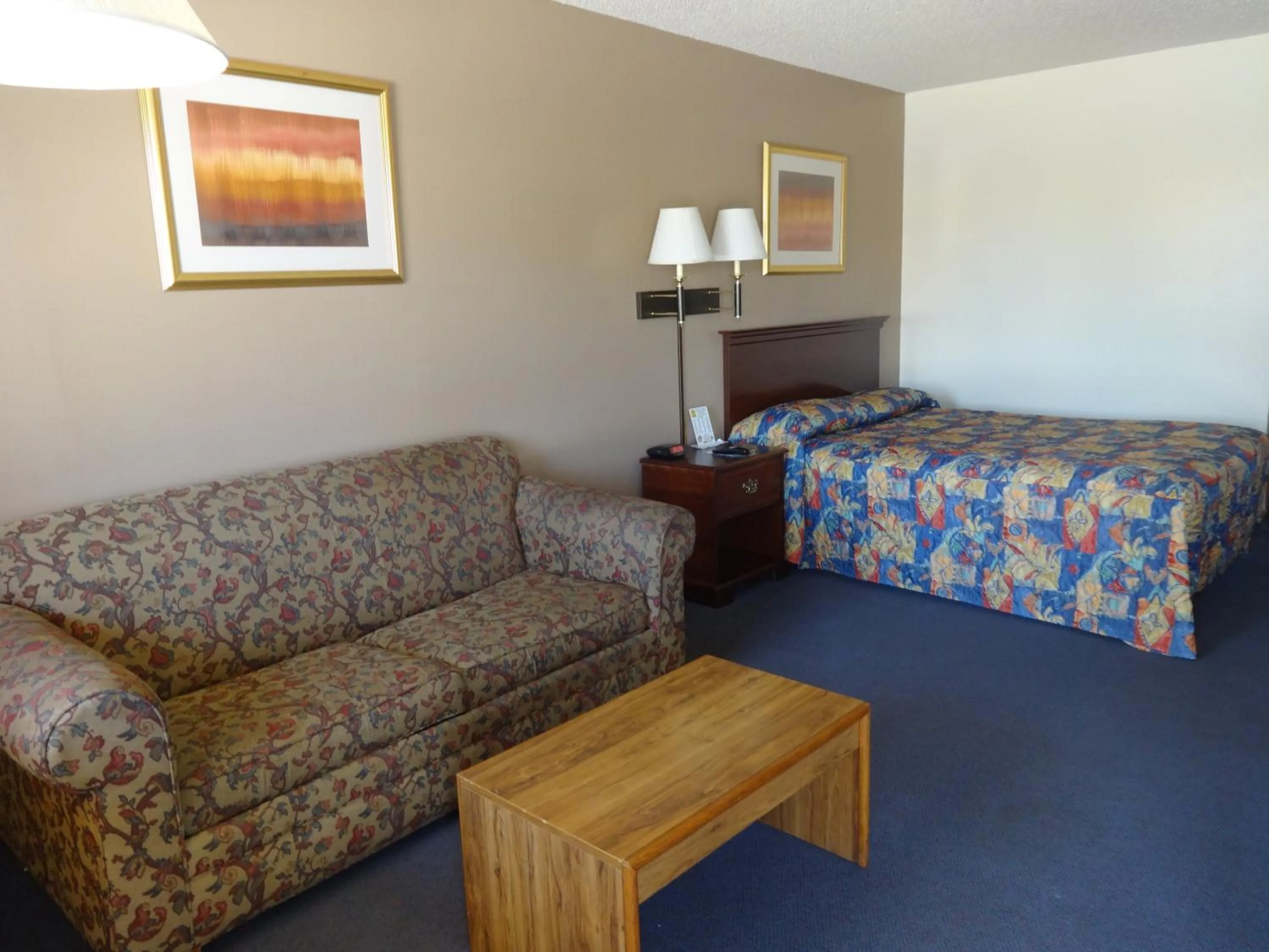 Bed in National 9 Inn