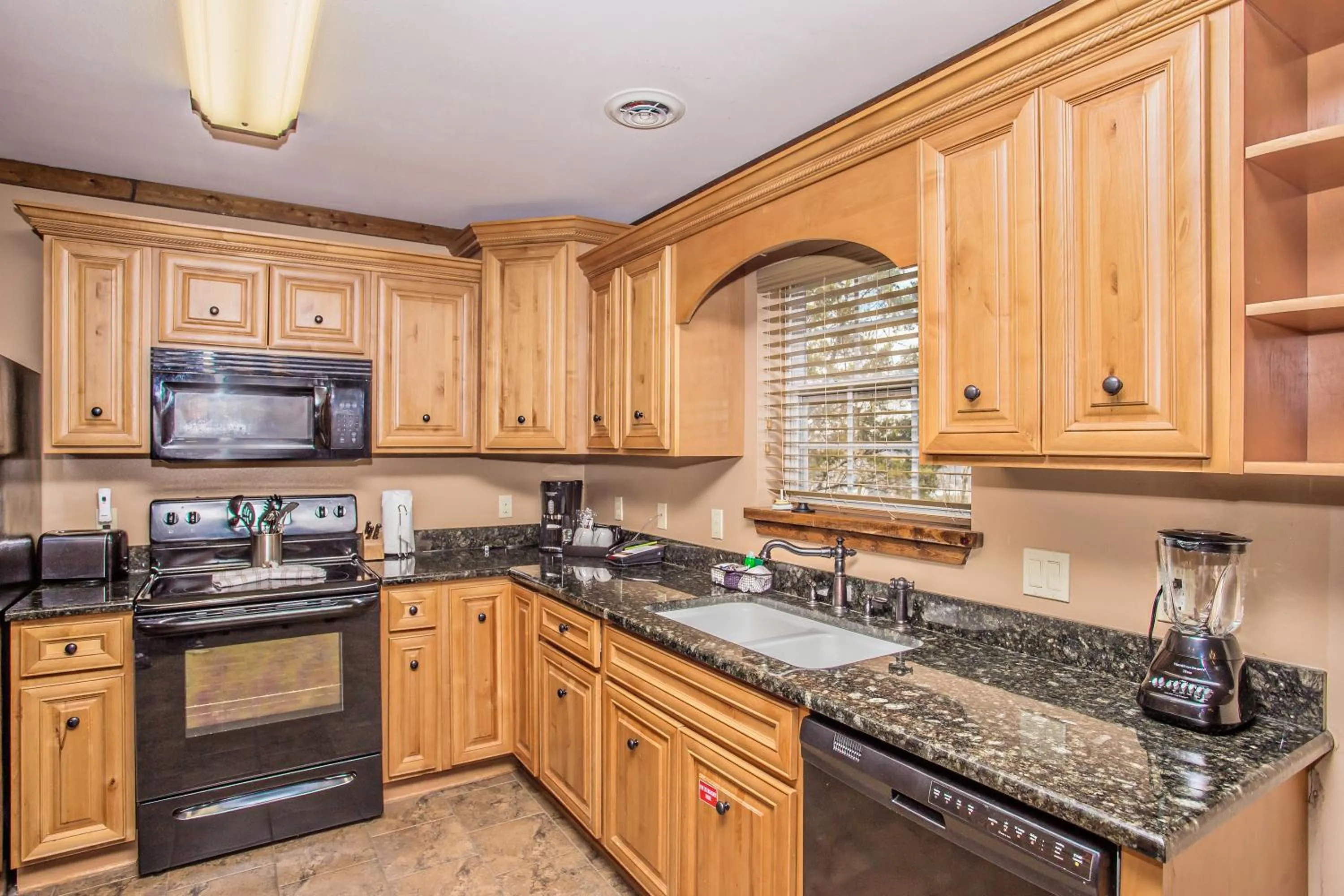 Kitchen or kitchenette in The Lodges of the Great Smoky Mountains