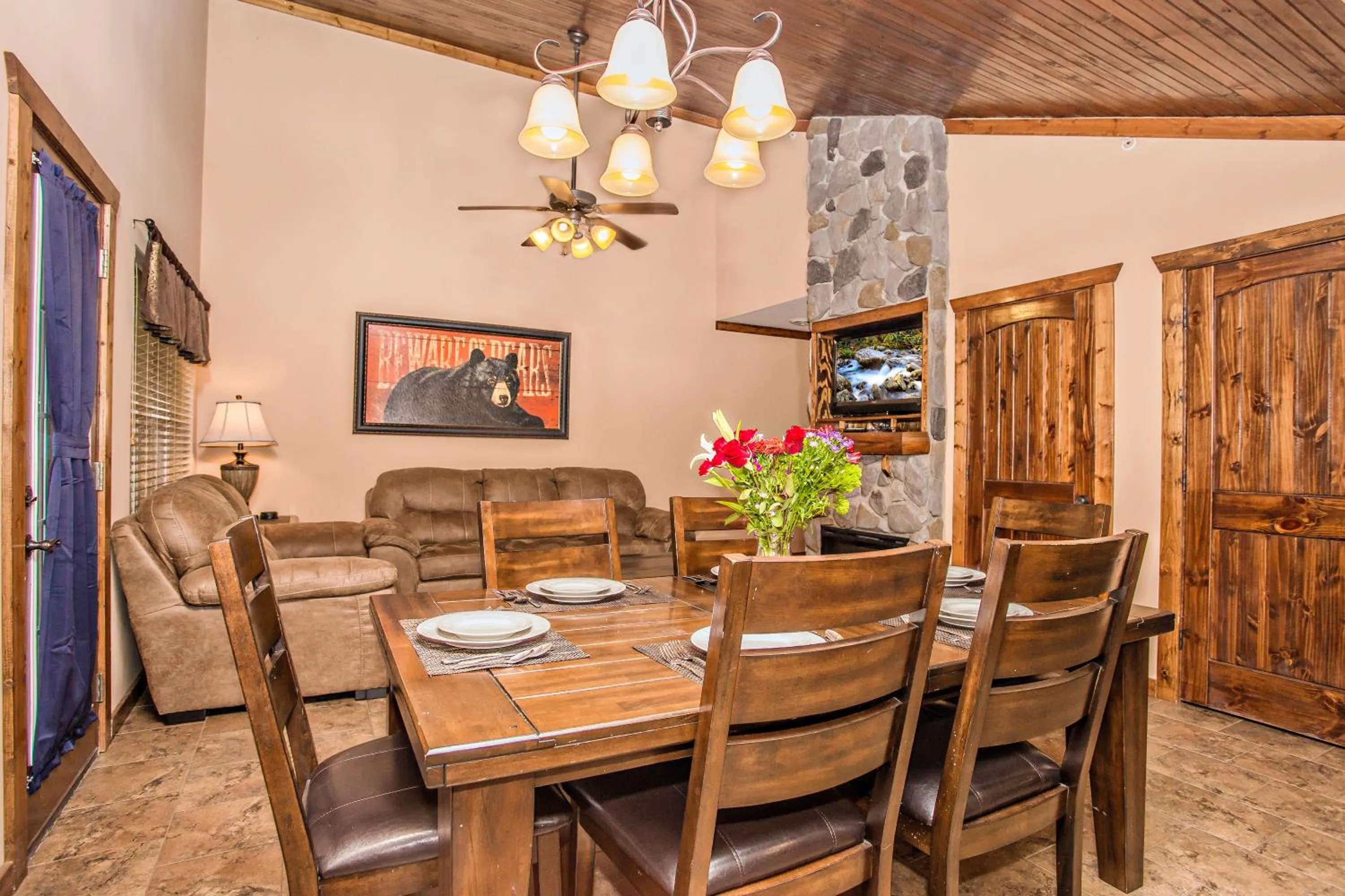 Dining area in The Lodges of the Great Smoky Mountains