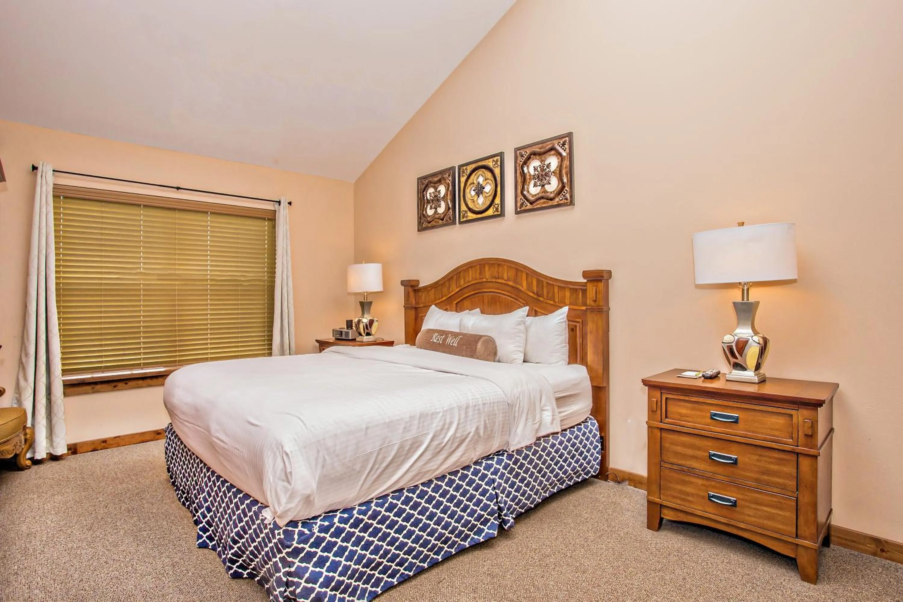 Bedroom, Bed in The Lodges of the Great Smoky Mountains