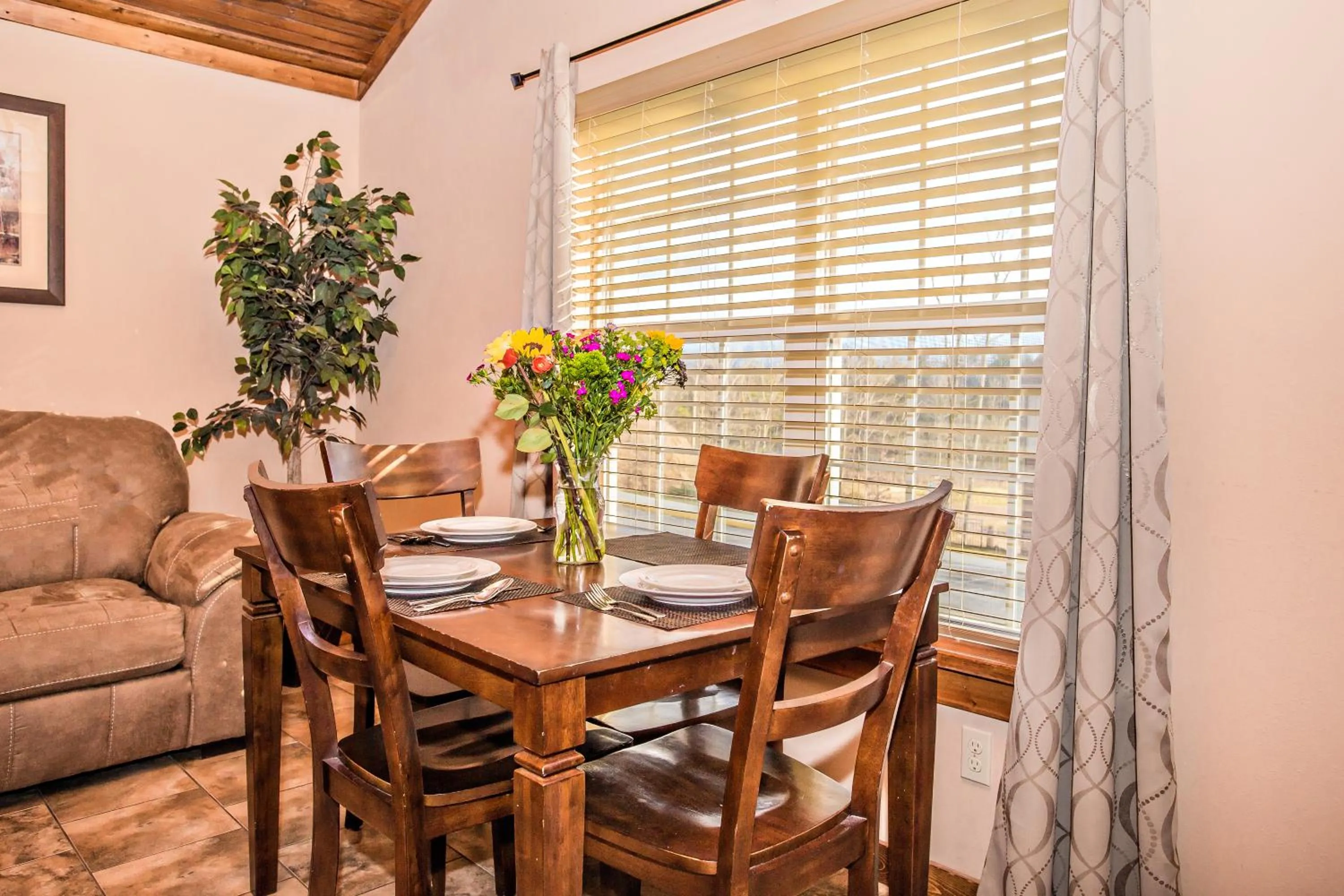 Dining area in The Lodges of the Great Smoky Mountains