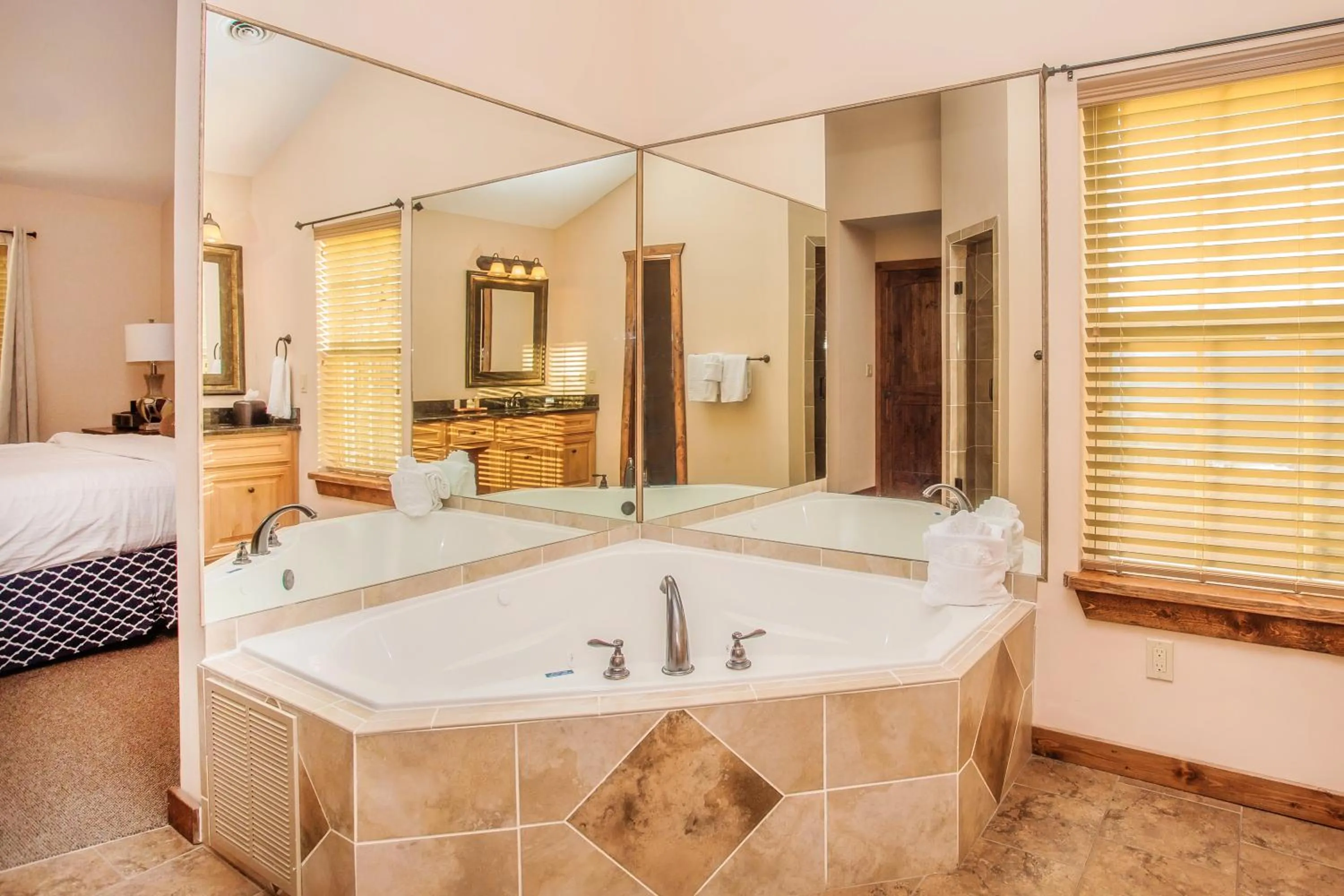 Bathroom, Bed in The Lodges of the Great Smoky Mountains