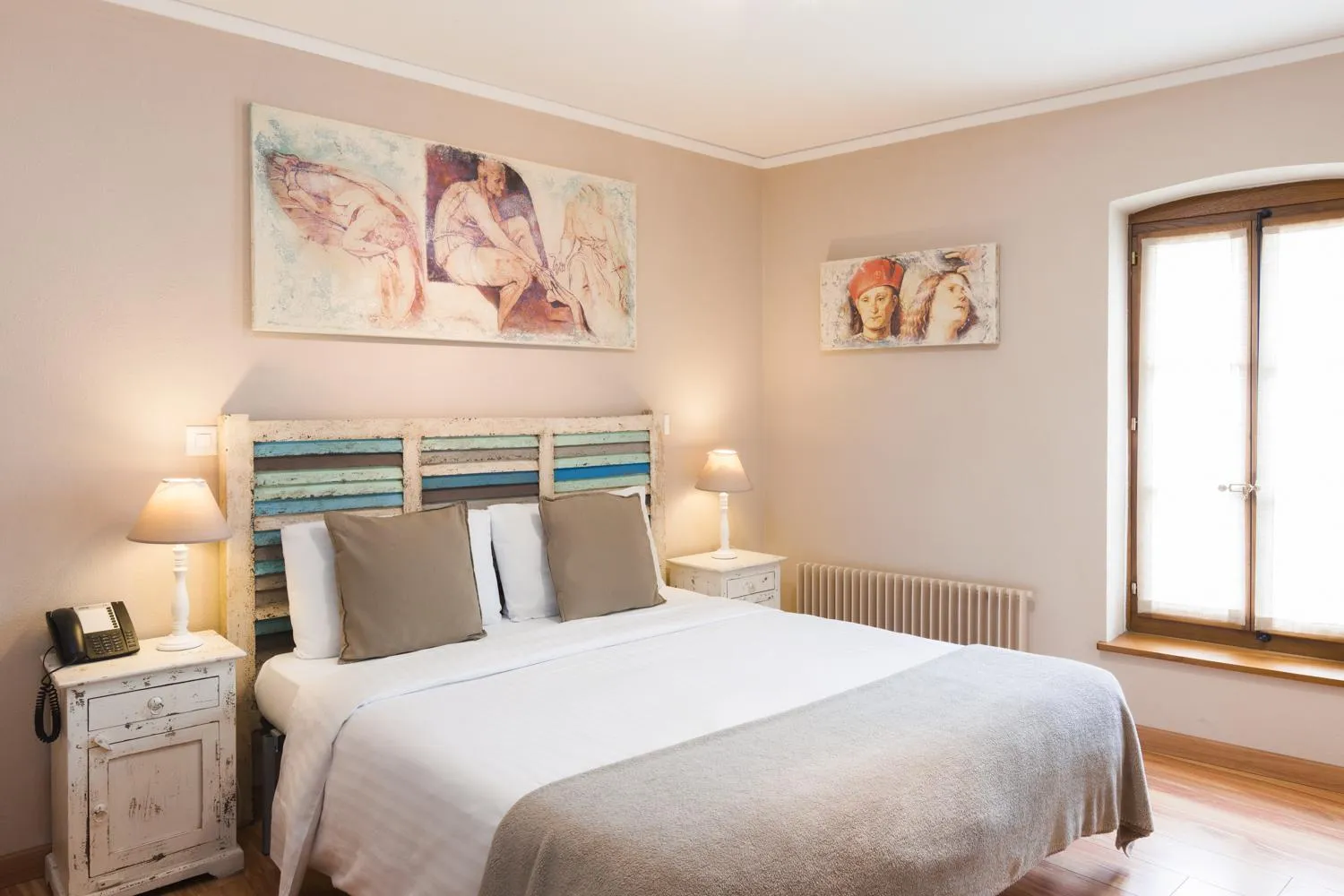 Photo of the whole room, Bed in Auberge Communale de Carouge