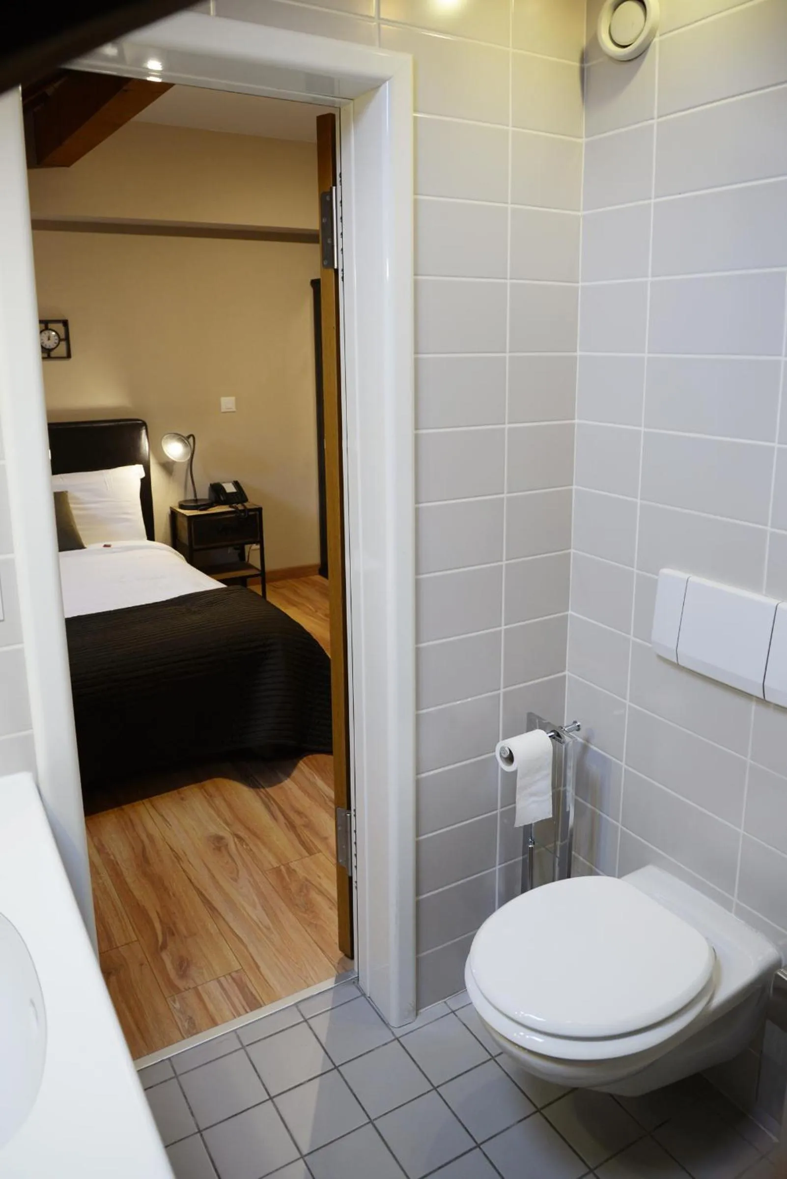 Bathroom, Bed in Auberge Communale de Carouge