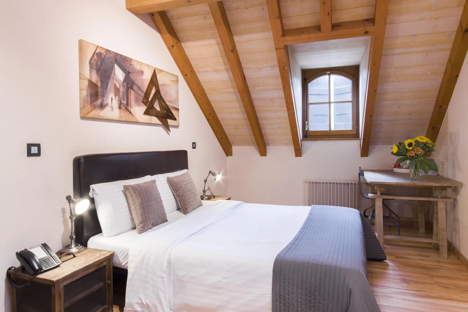 Photo of the whole room, Bed in Auberge Communale de Carouge