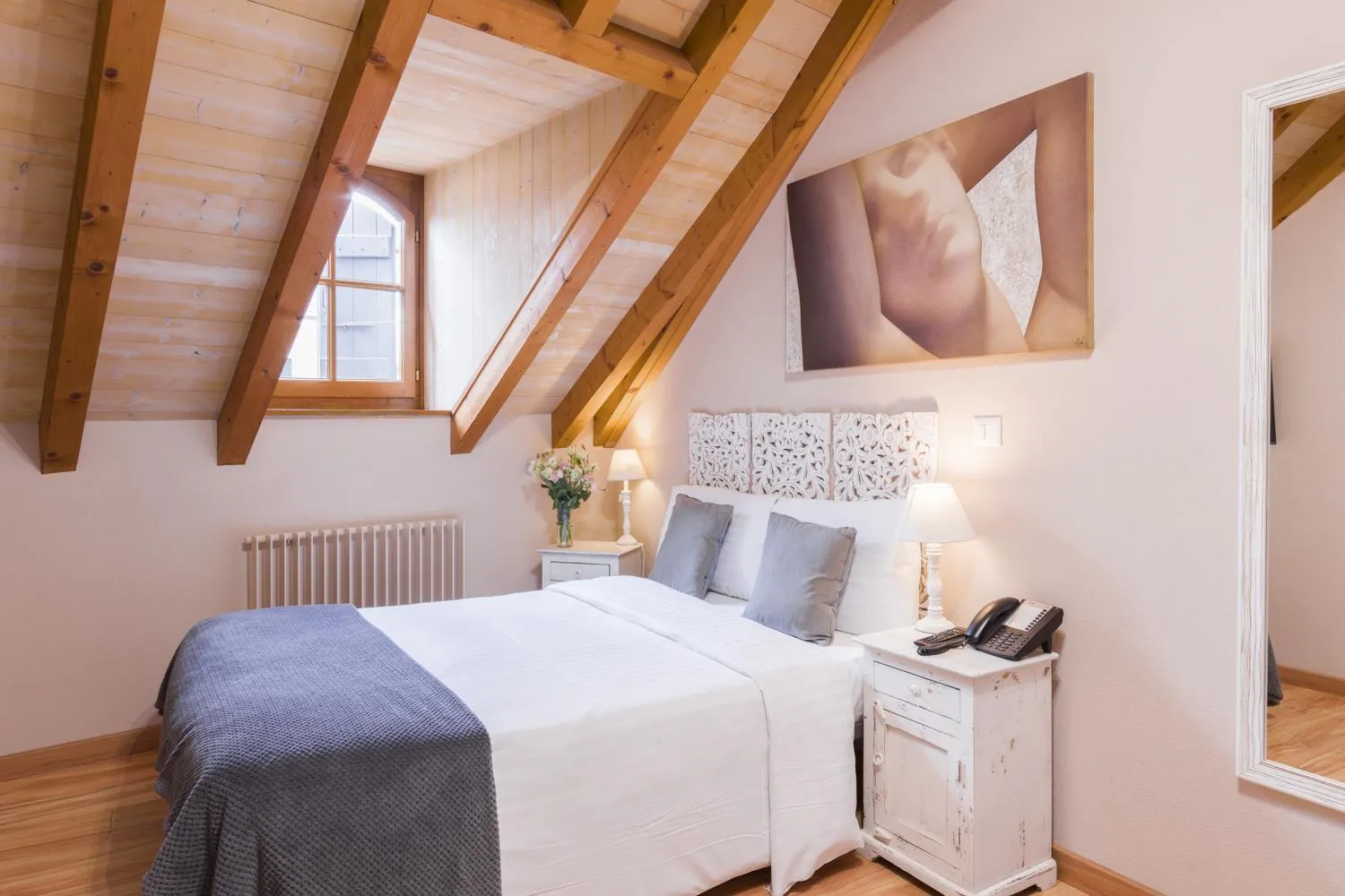 Photo of the whole room, Bed in Auberge Communale de Carouge