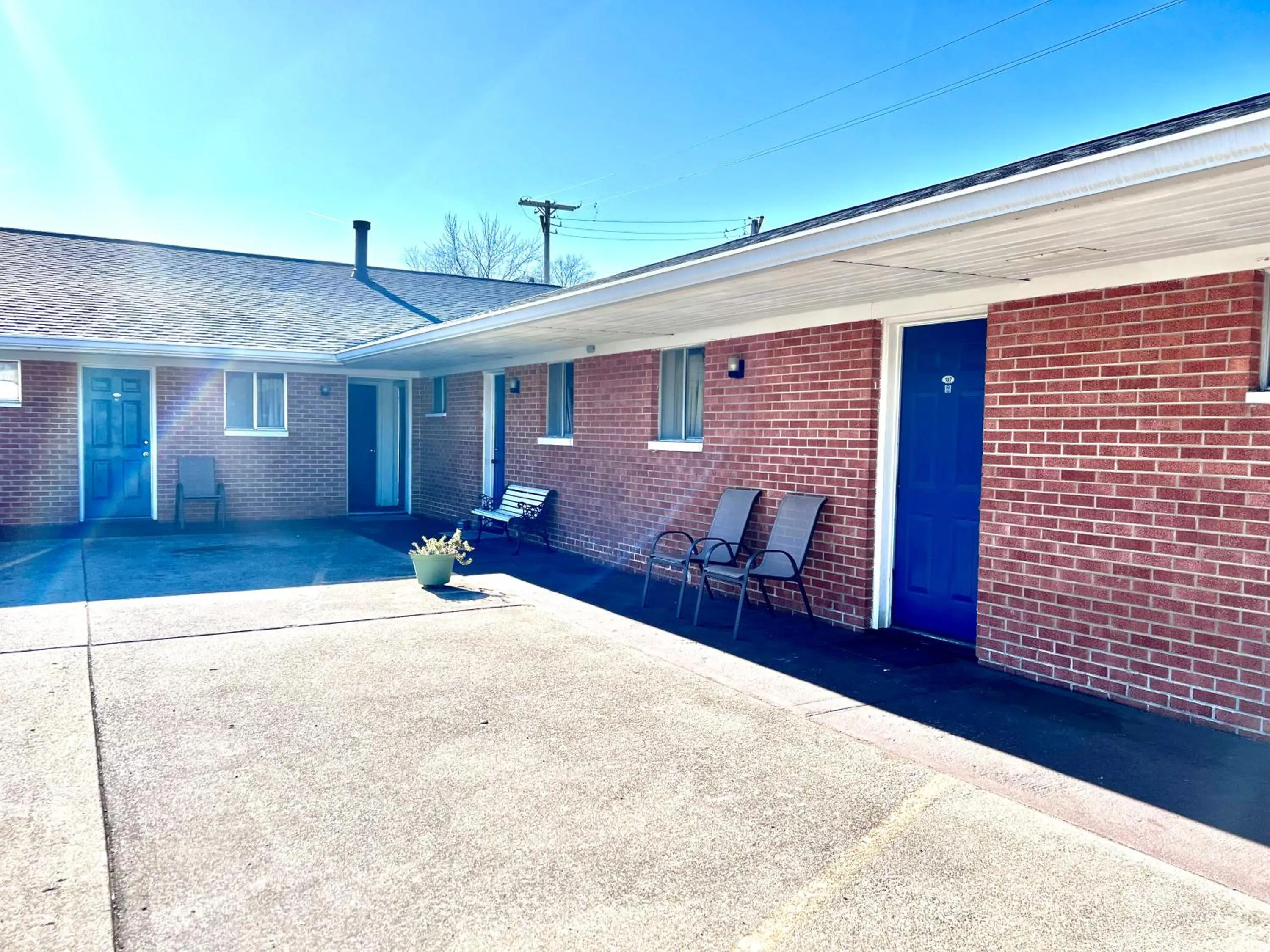 Property building in Travelers Inn Olney