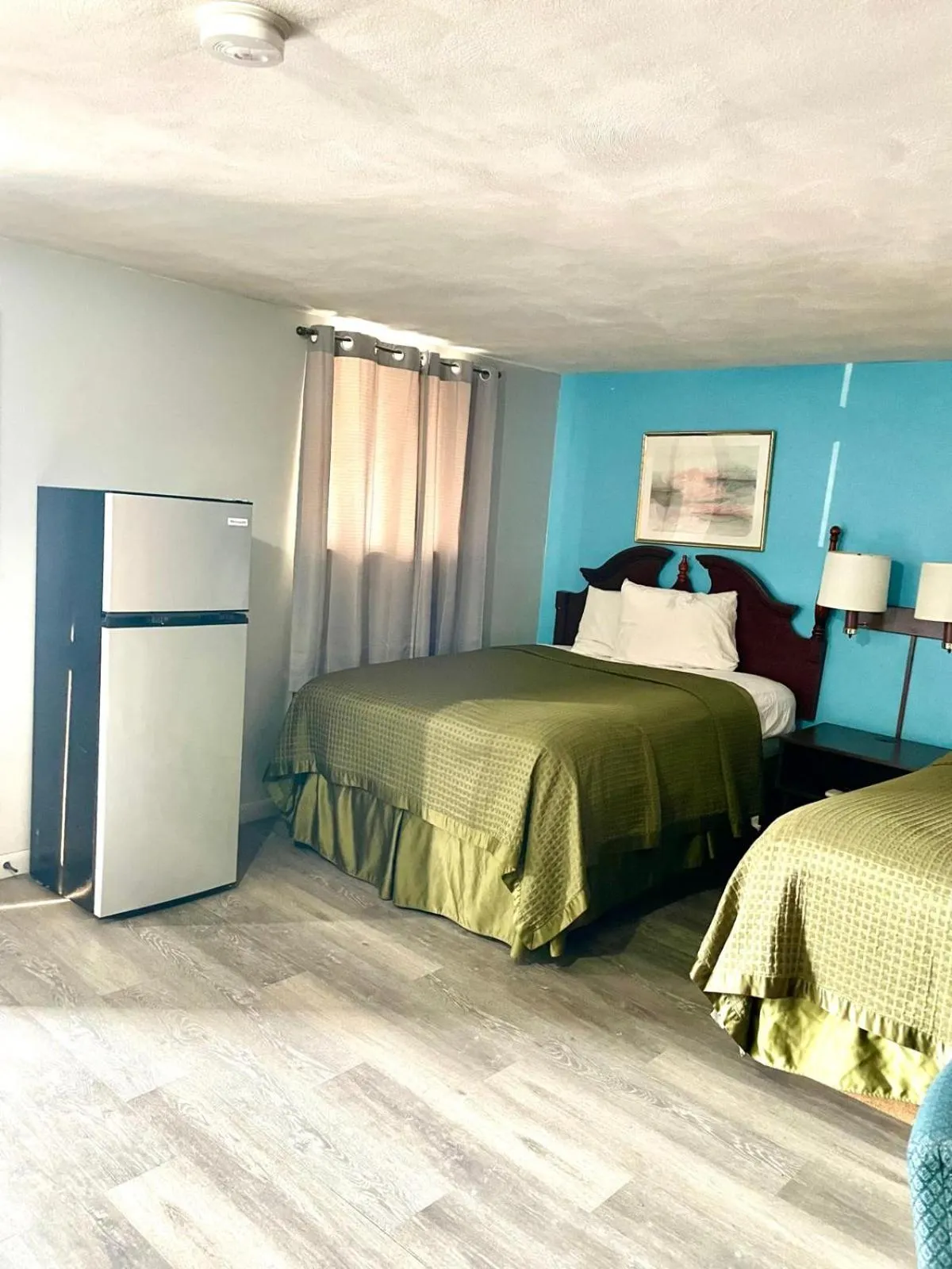 Bed in Travelers Inn Olney