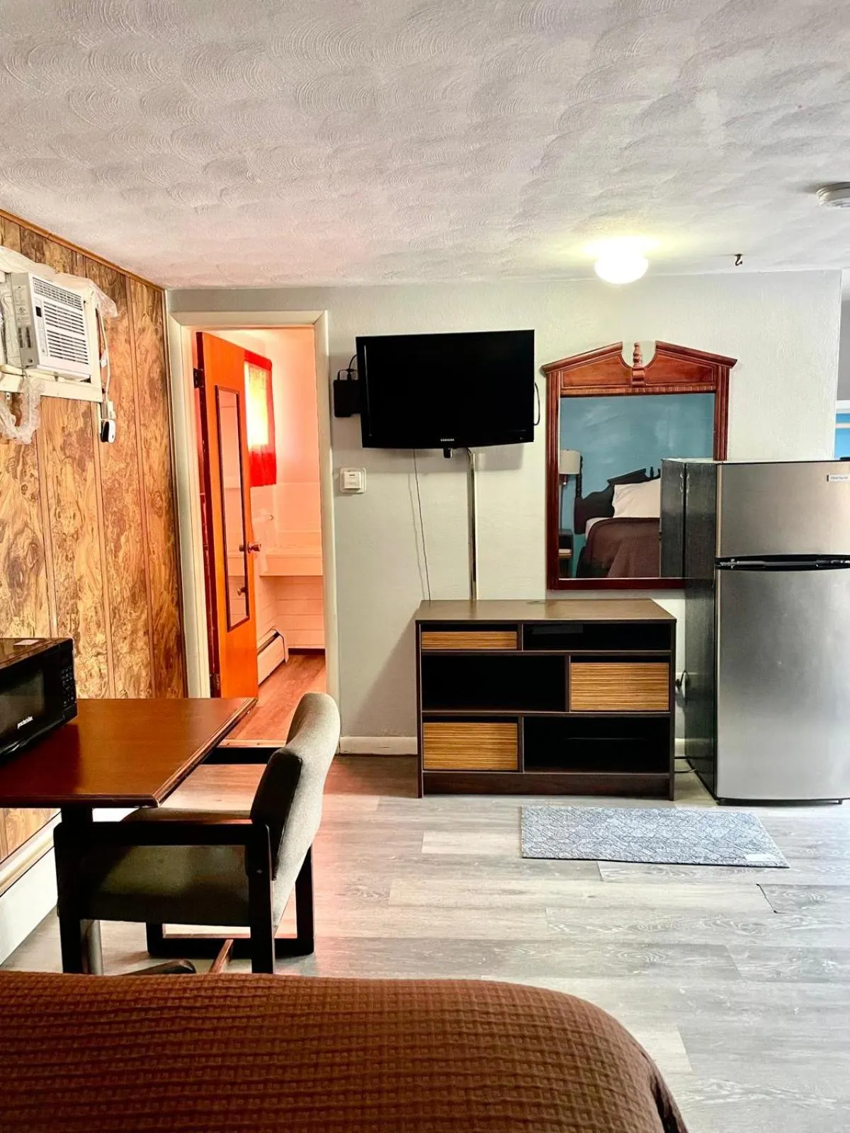 Living room in Travelers Inn Olney