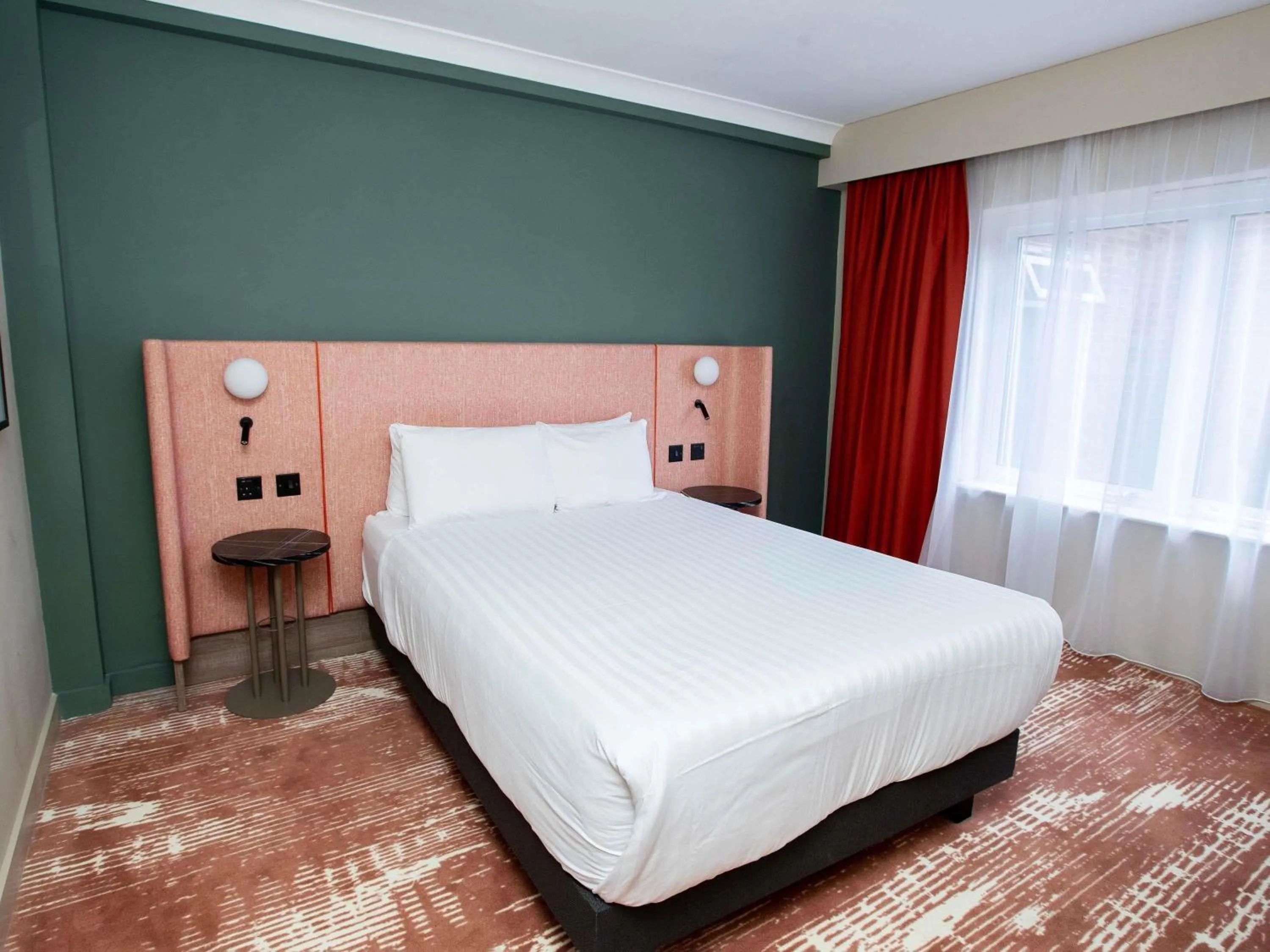 Bedroom, Bed in Mercure Thurrock Stifford Hall