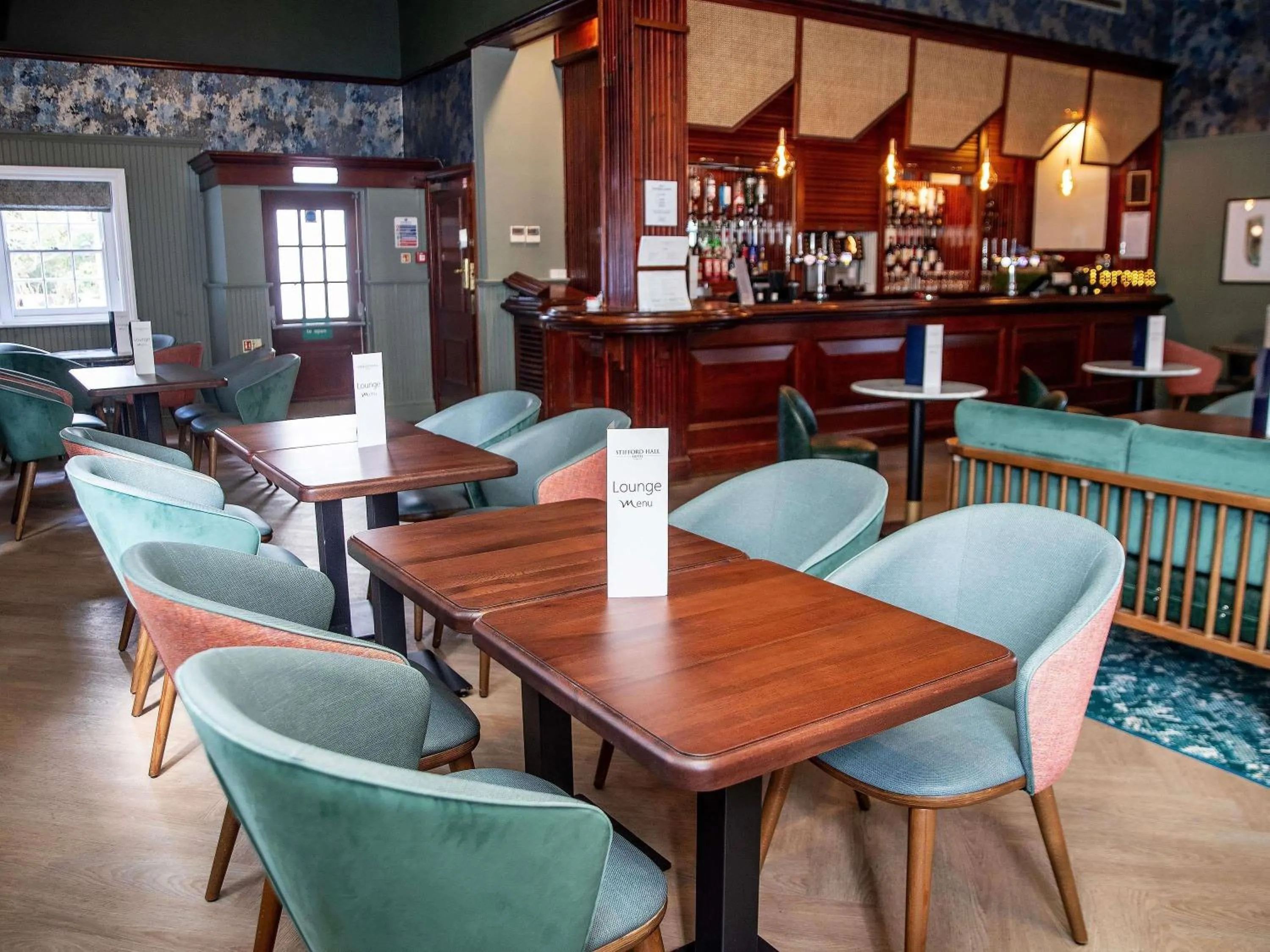 Lounge or bar in Mercure Thurrock Stifford Hall