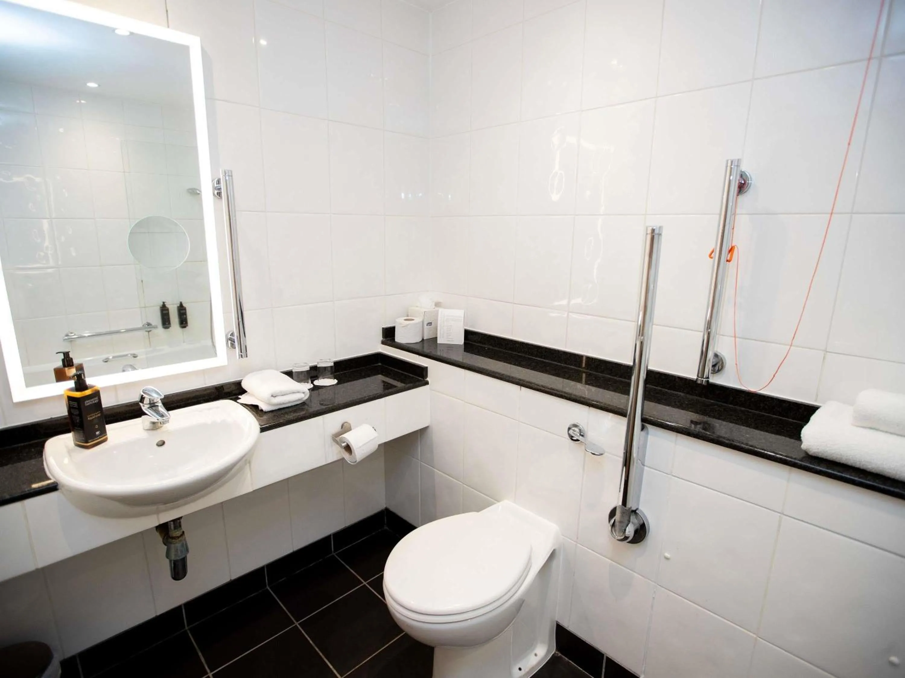 Bedroom in Mercure Thurrock Stifford Hall