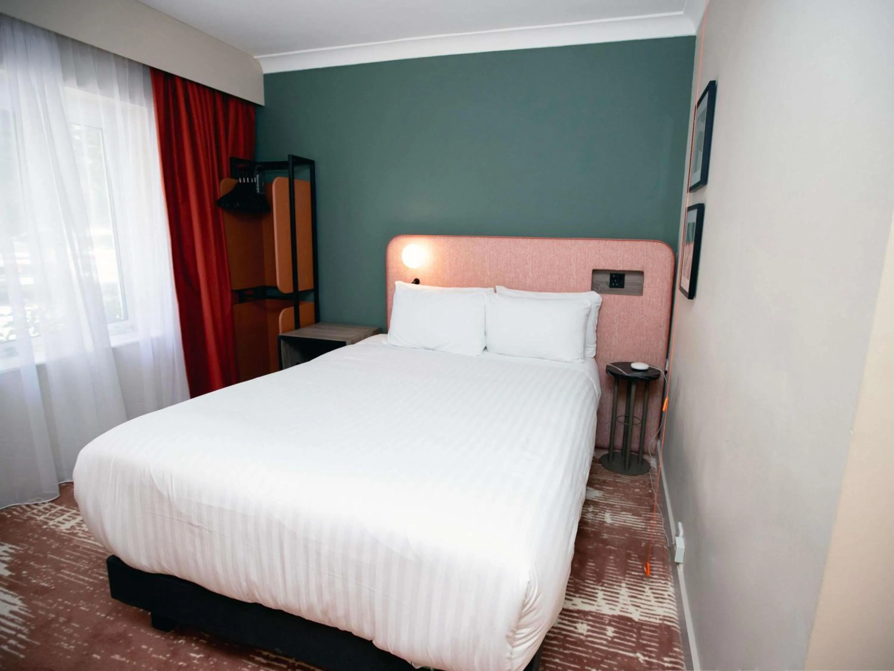 Bedroom, Bed in Mercure Thurrock Stifford Hall