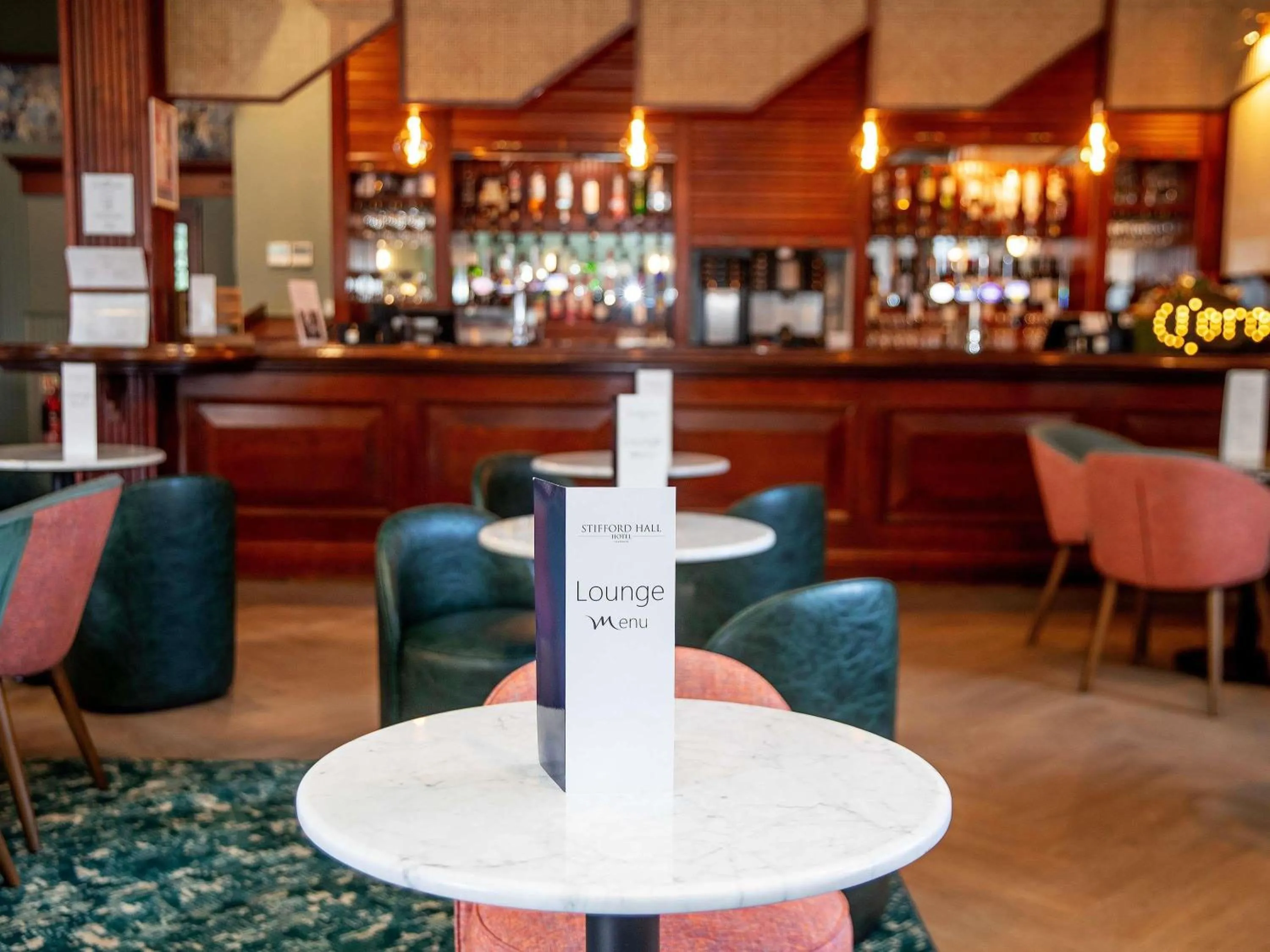 Lounge or bar in Mercure Thurrock Stifford Hall