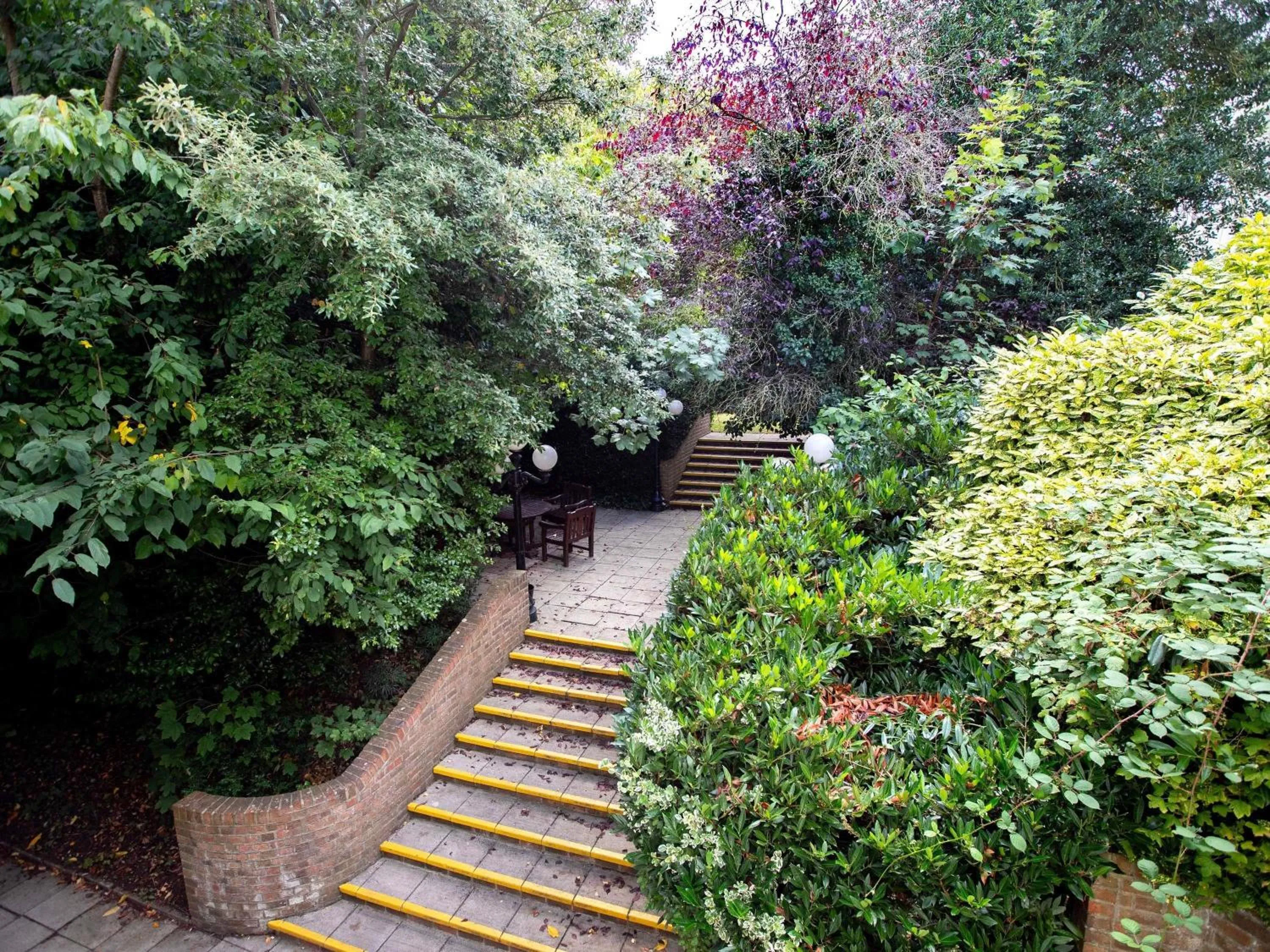 Property building in Mercure Thurrock Stifford Hall