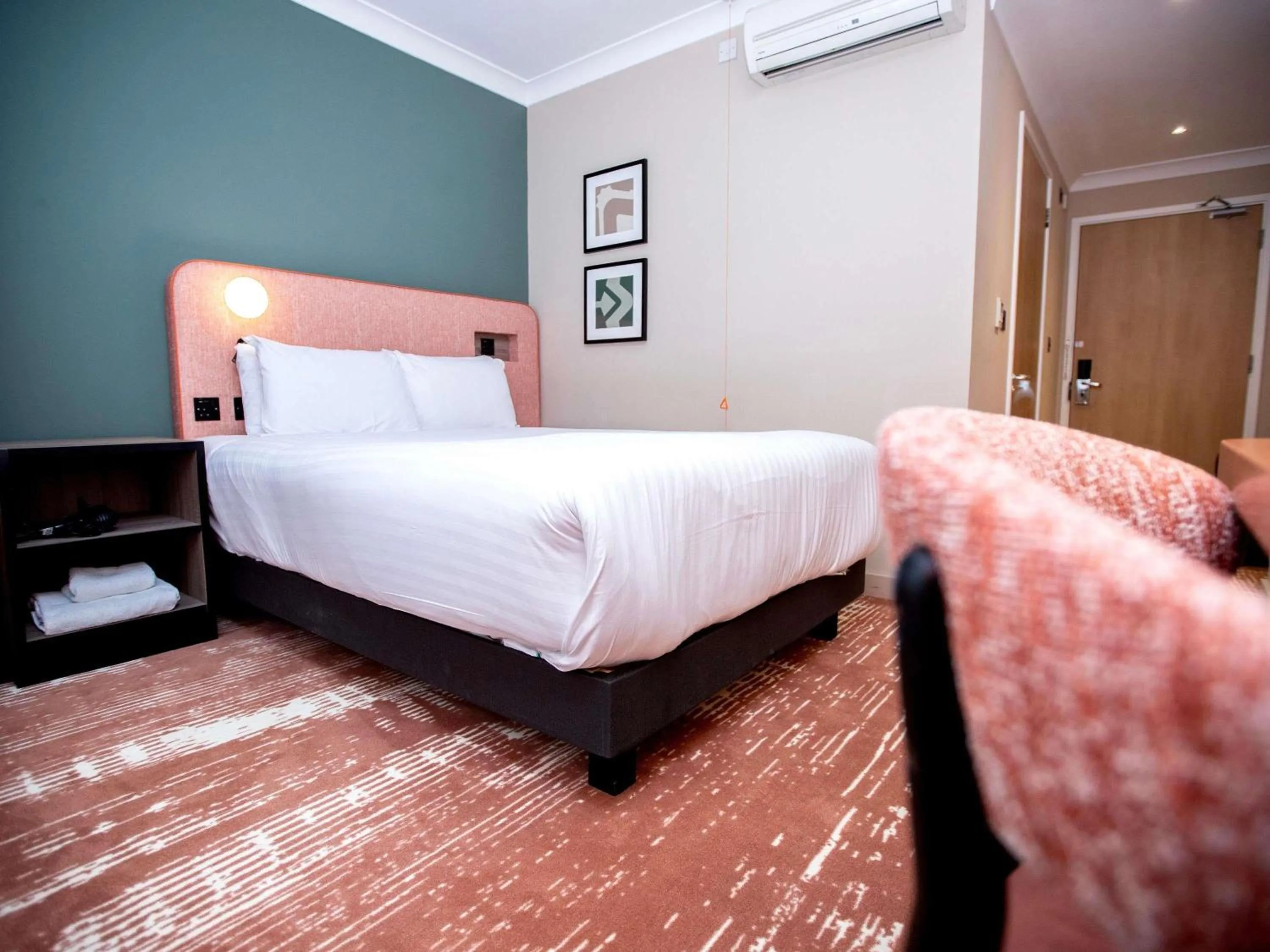 Bedroom, Bed in Mercure Thurrock Stifford Hall