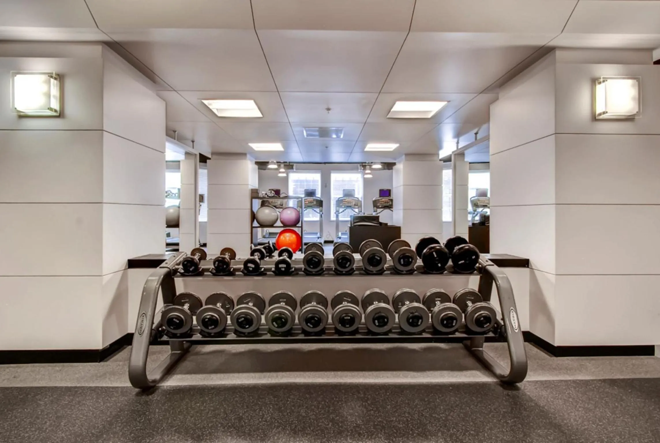 Fitness centre/facilities in Global Luxury Suites at The White House