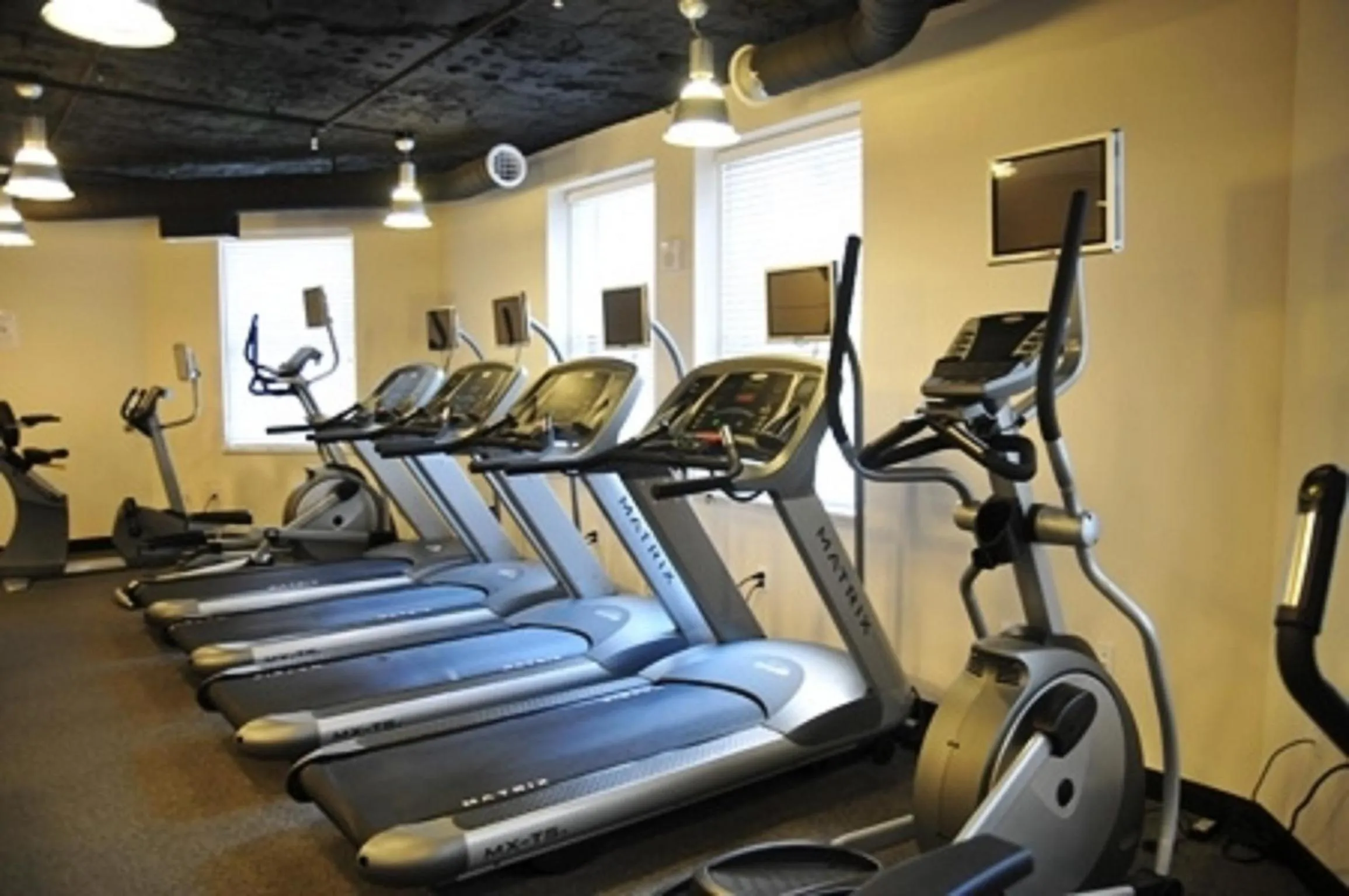 Fitness centre/facilities in Global Luxury Suites at The White House