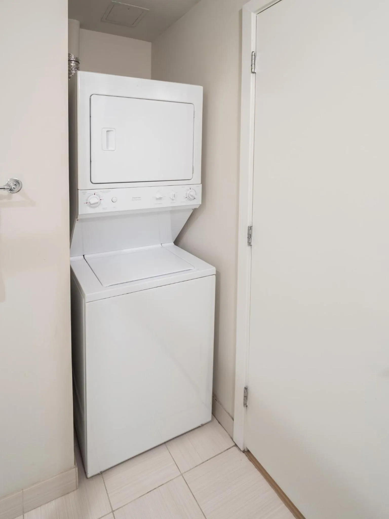 Area and facilities in Global Luxury Suites at The White House