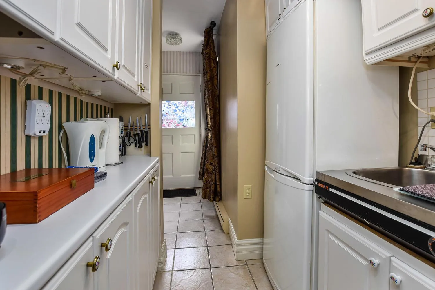 Kitchen or kitchenette in Noble Suites