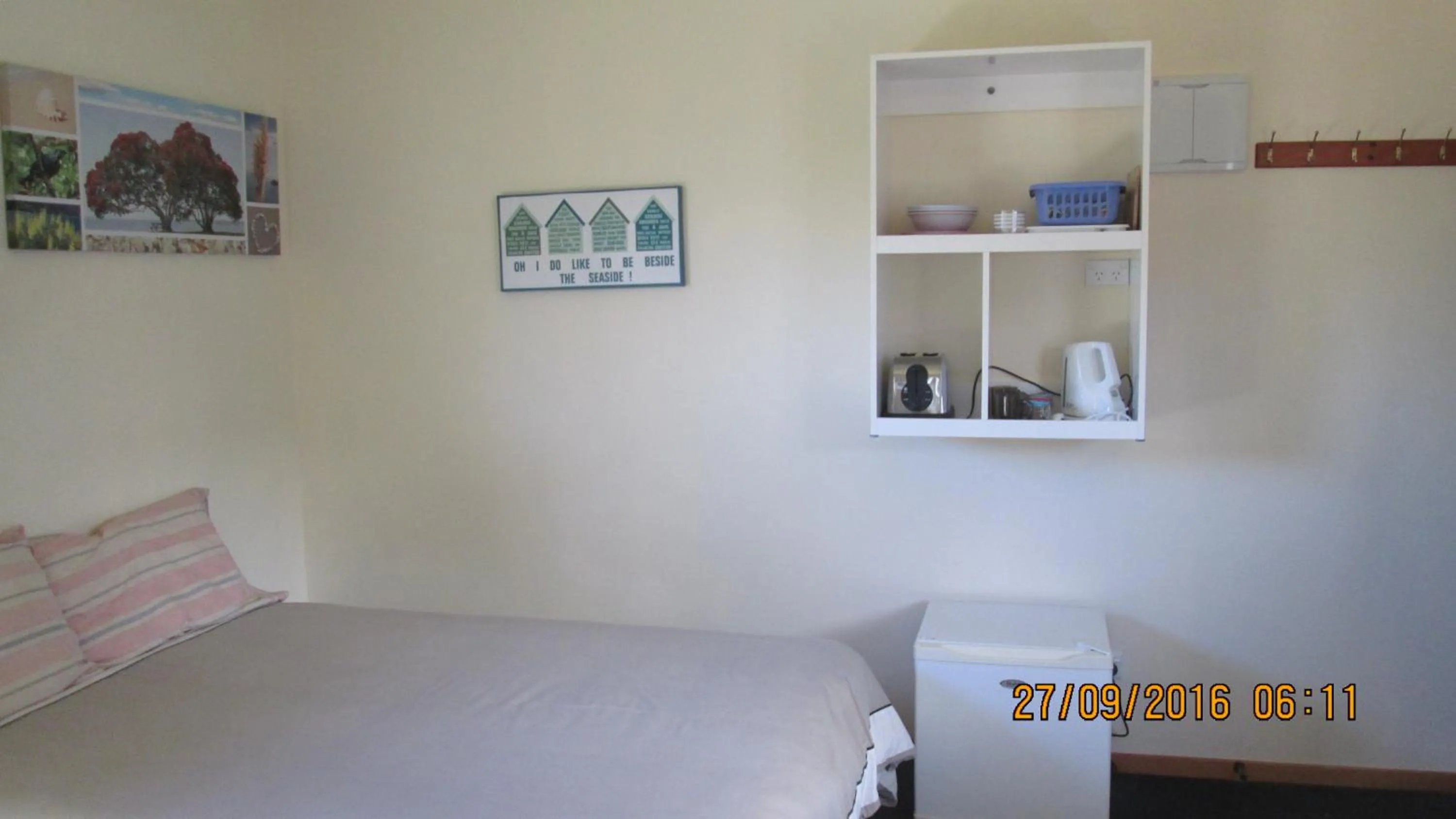 Photo of the whole room, Bed in Catlins Newhaven Holiday Park