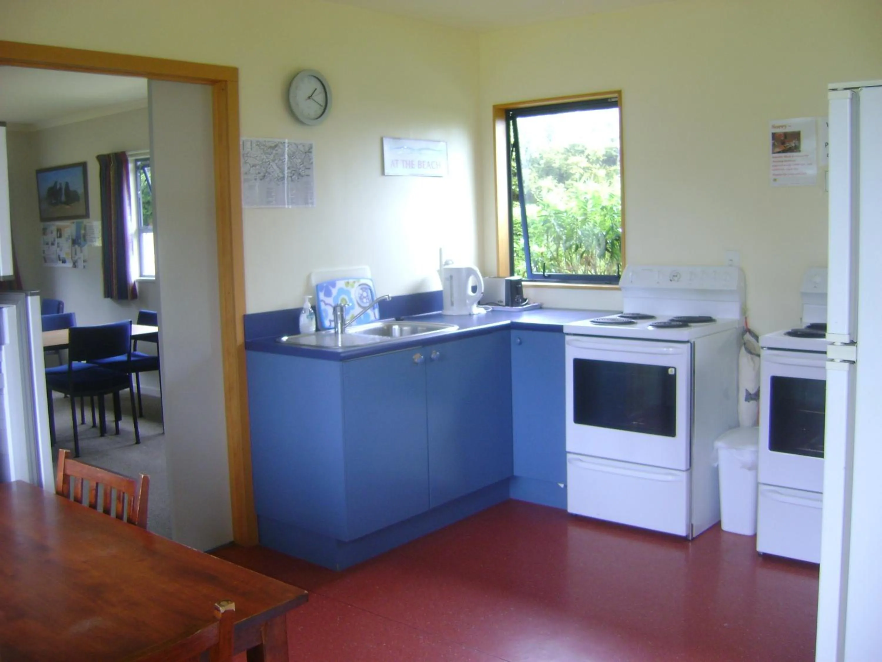Kitchen or kitchenette in Catlins Newhaven Holiday Park