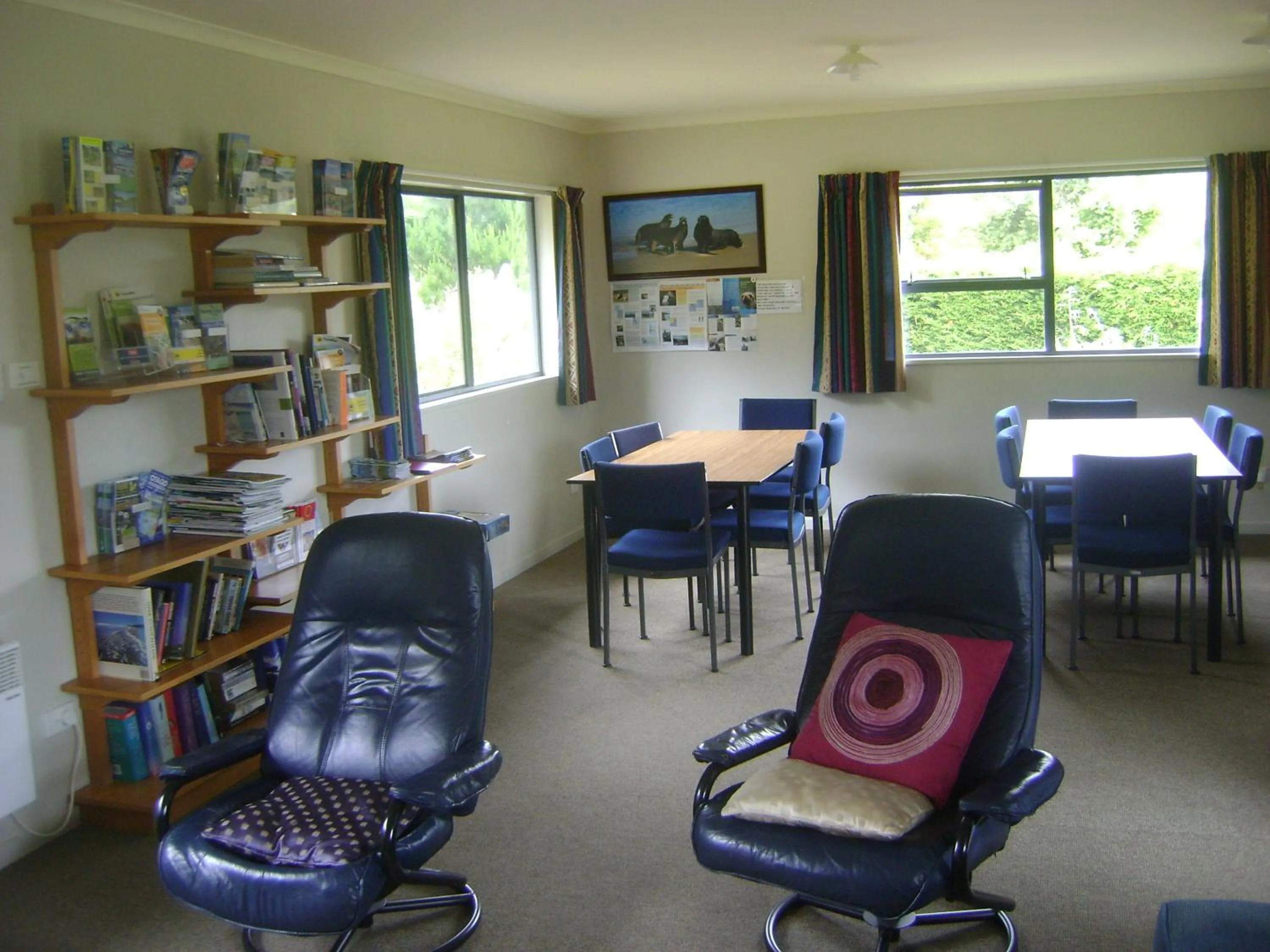 Communal lounge/ TV room in Catlins Newhaven Holiday Park