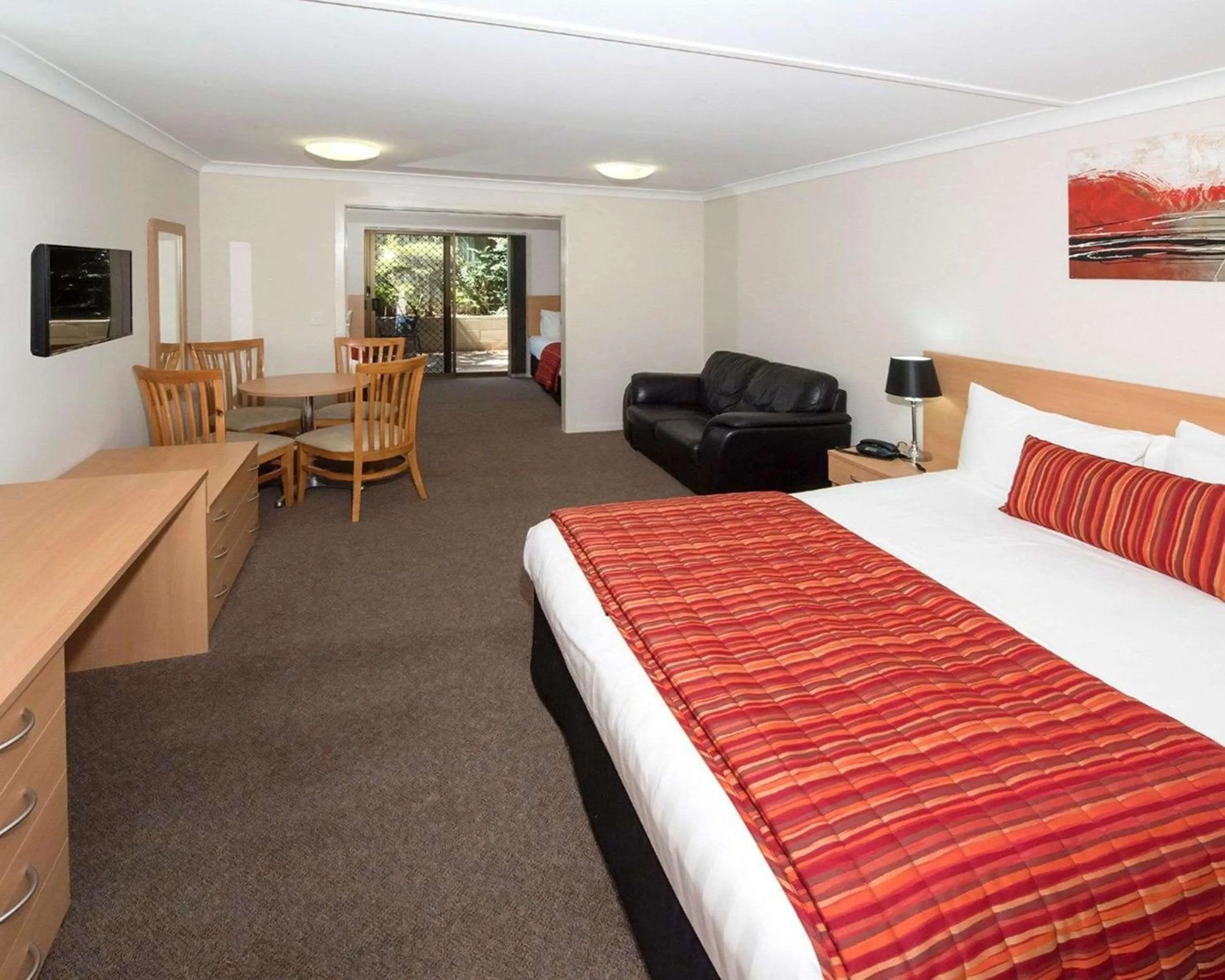 Photo of the whole room, Bed in Comfort Inn Grammar View