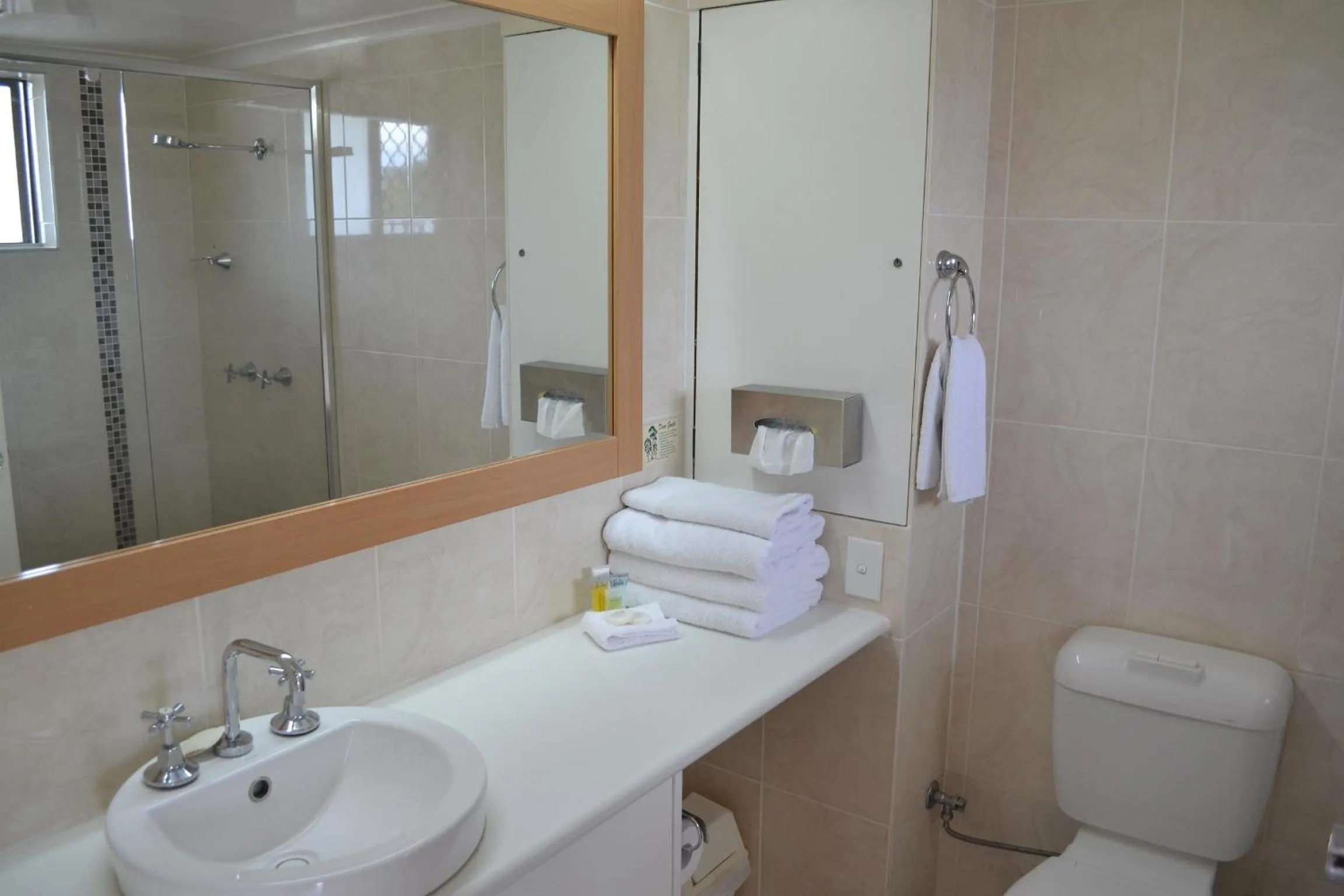 Shower in Comfort Inn Grammar View