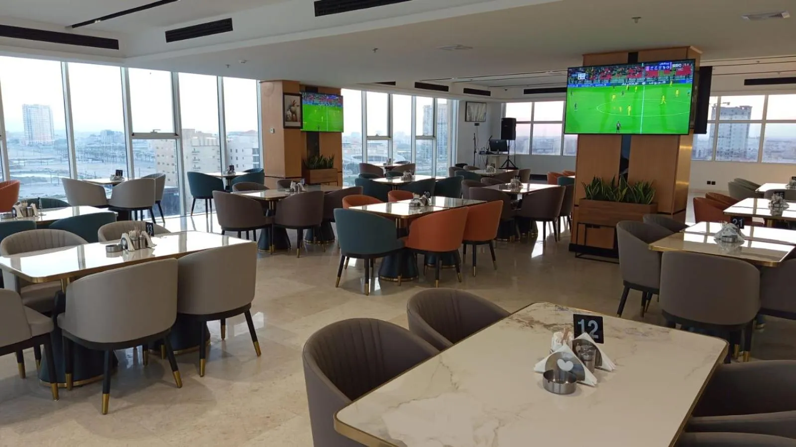 Restaurant/places to eat in Mora Hotel