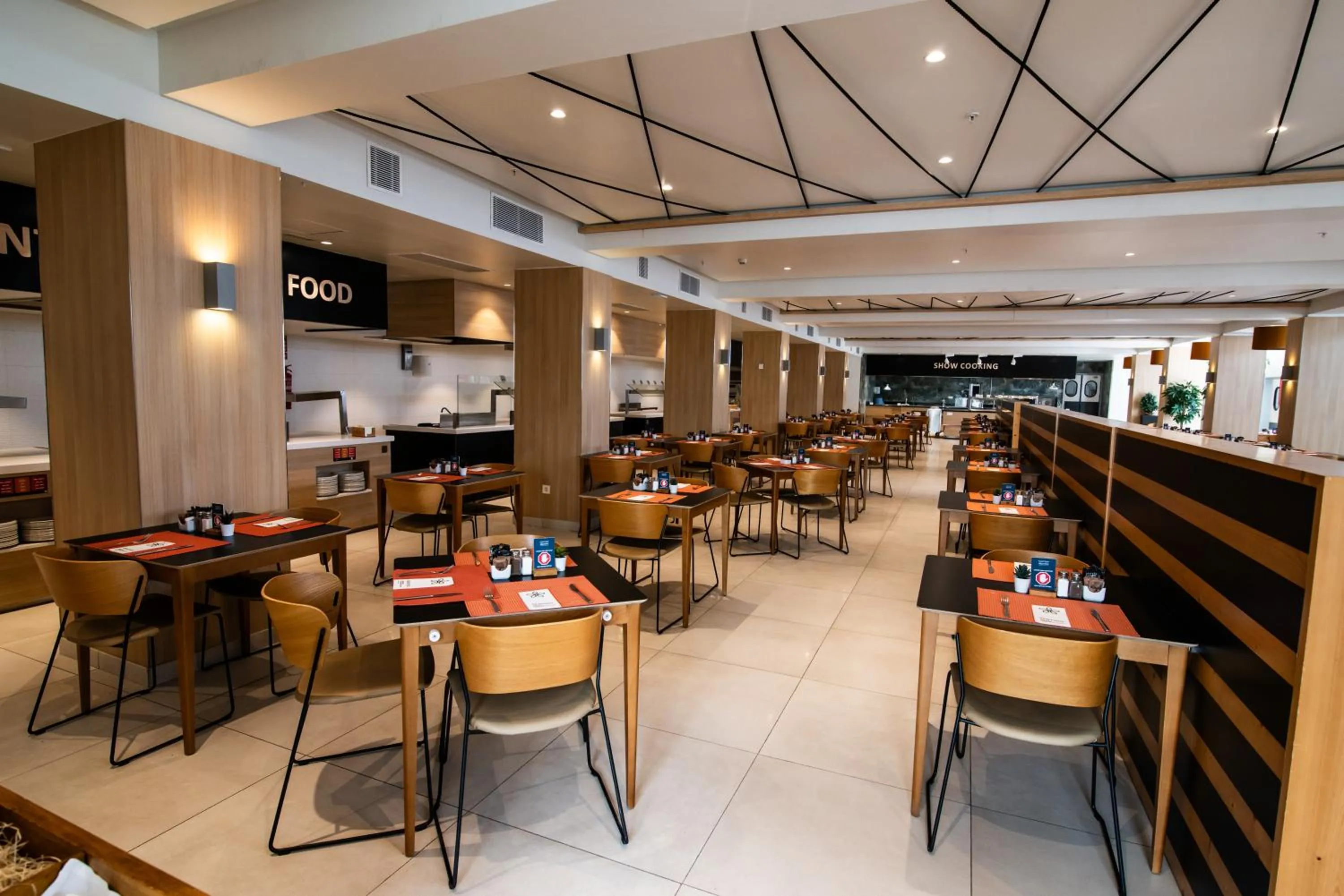 Restaurant/places to eat in Aequora Lanzarote Suites