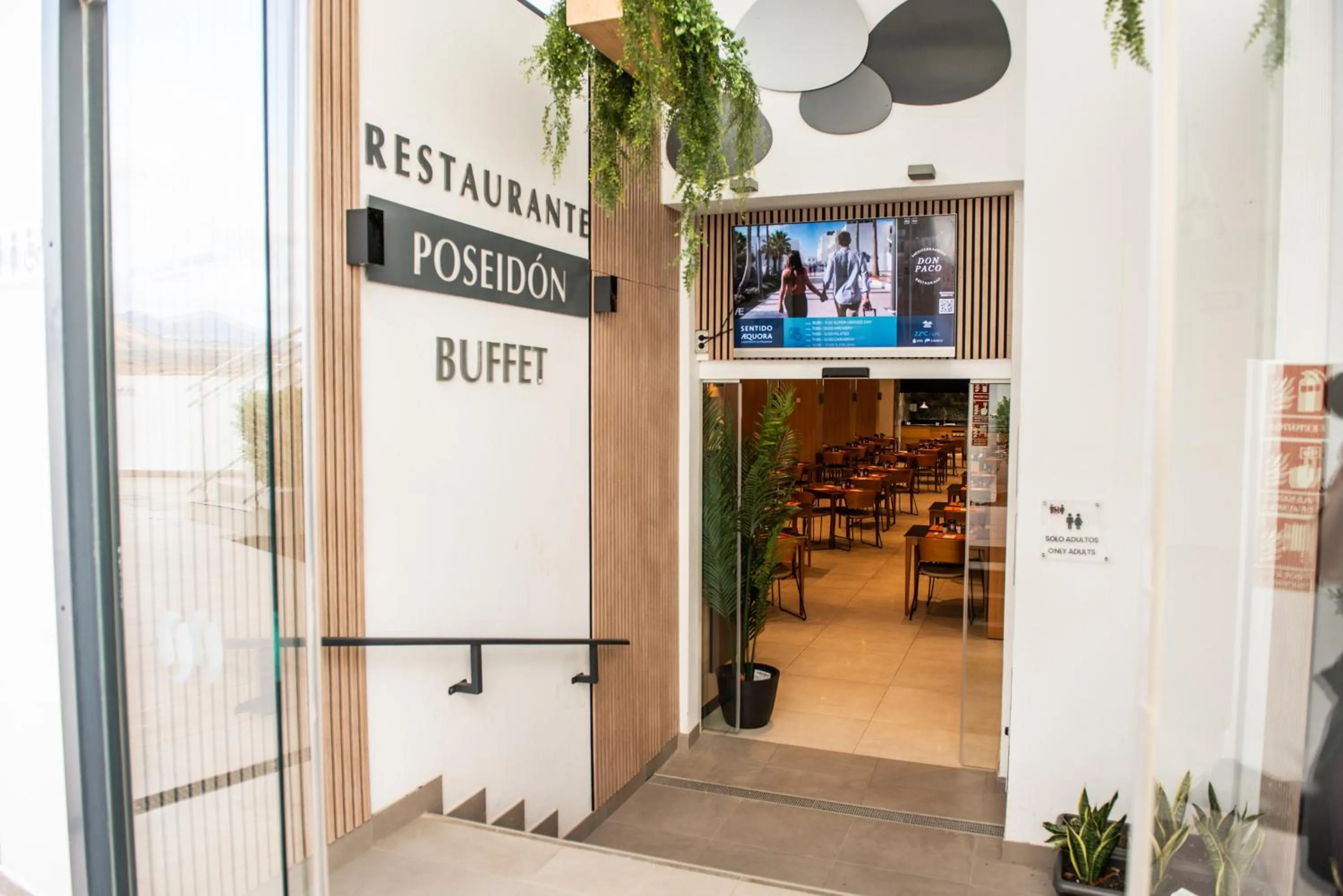 Restaurant/places to eat in Aequora Lanzarote Suites