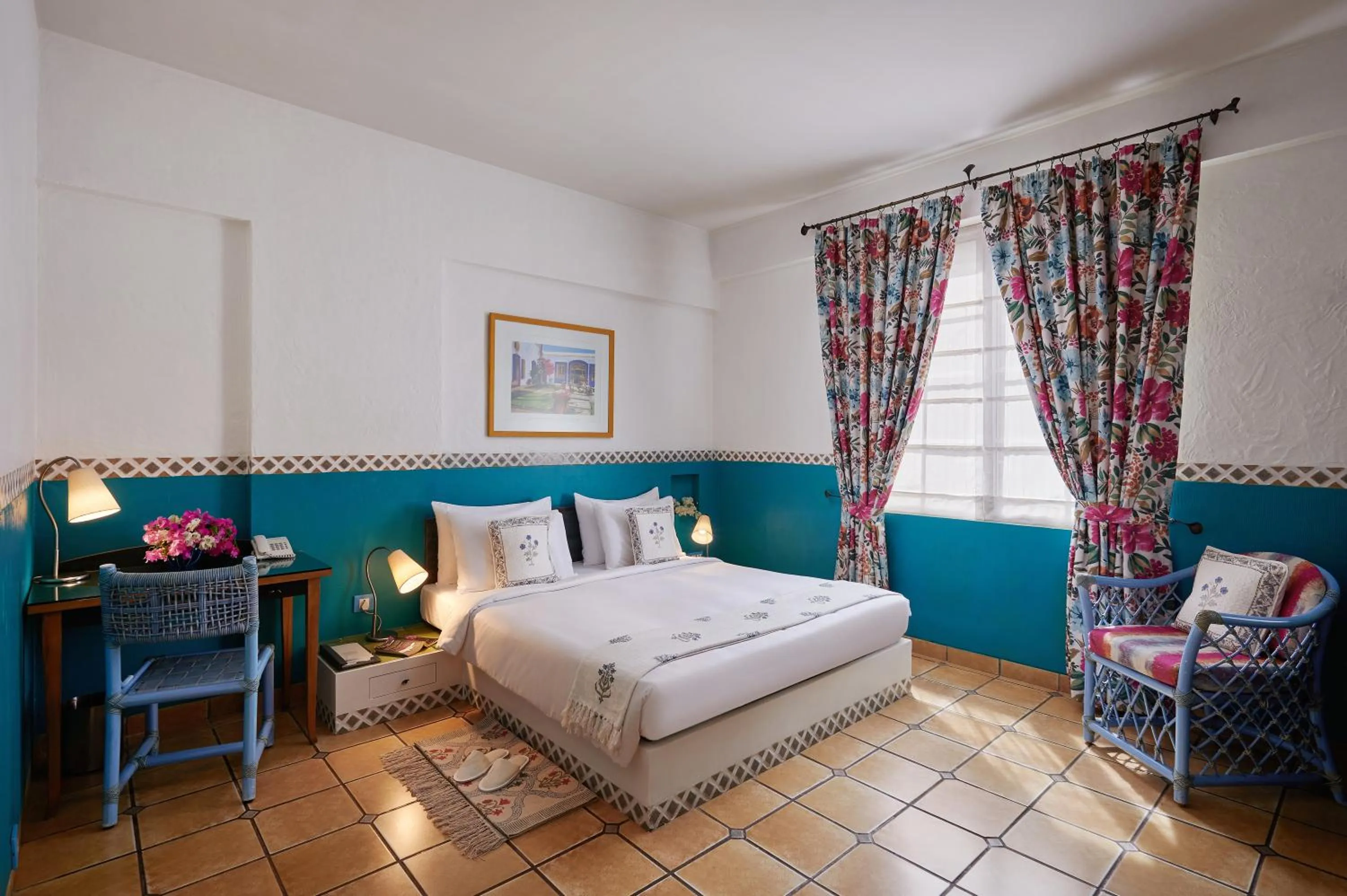 Bed in The Gordon House Hotel - Near Gateway Of India