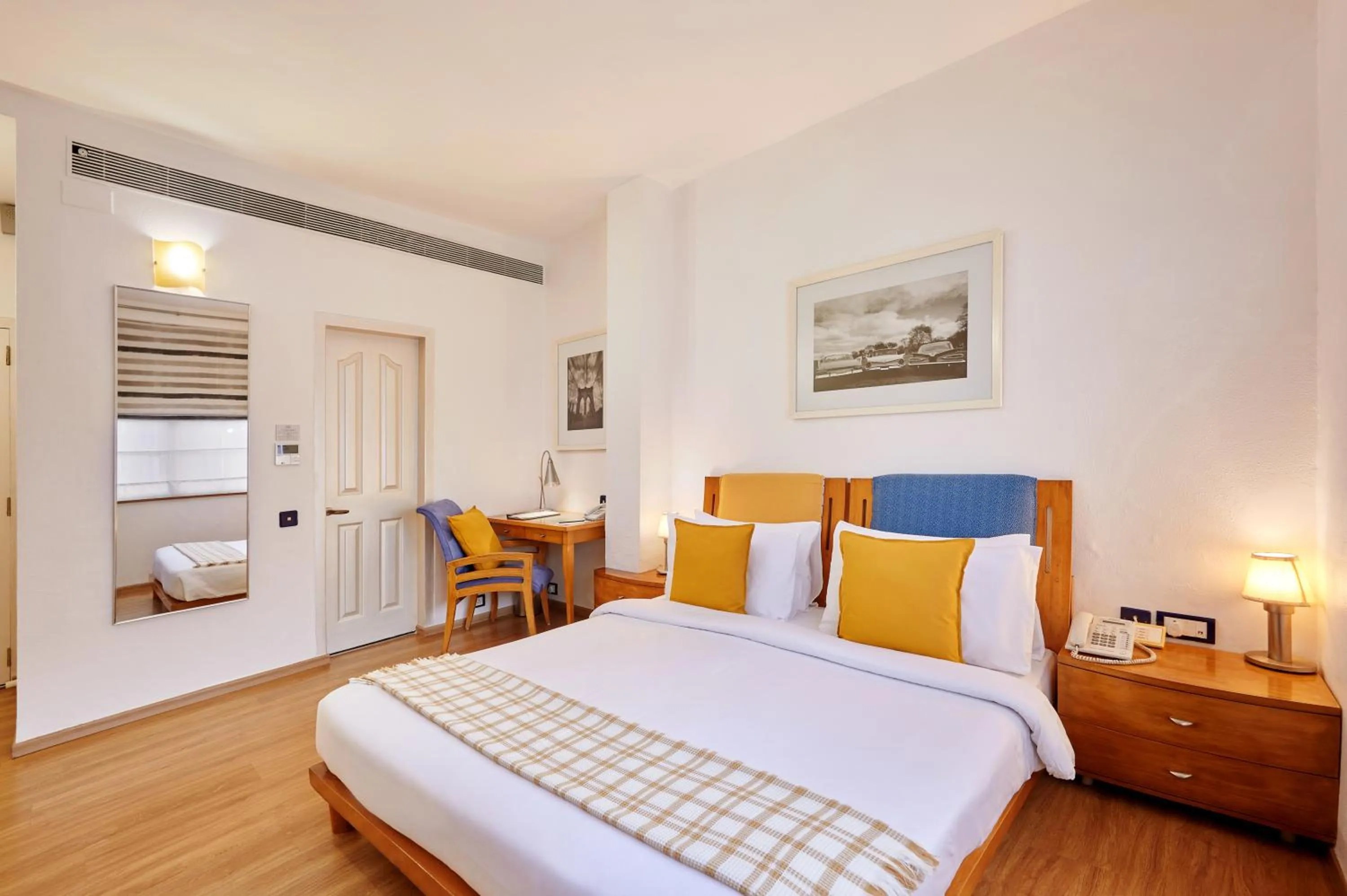 Bed in The Gordon House Hotel - Near Gateway Of India