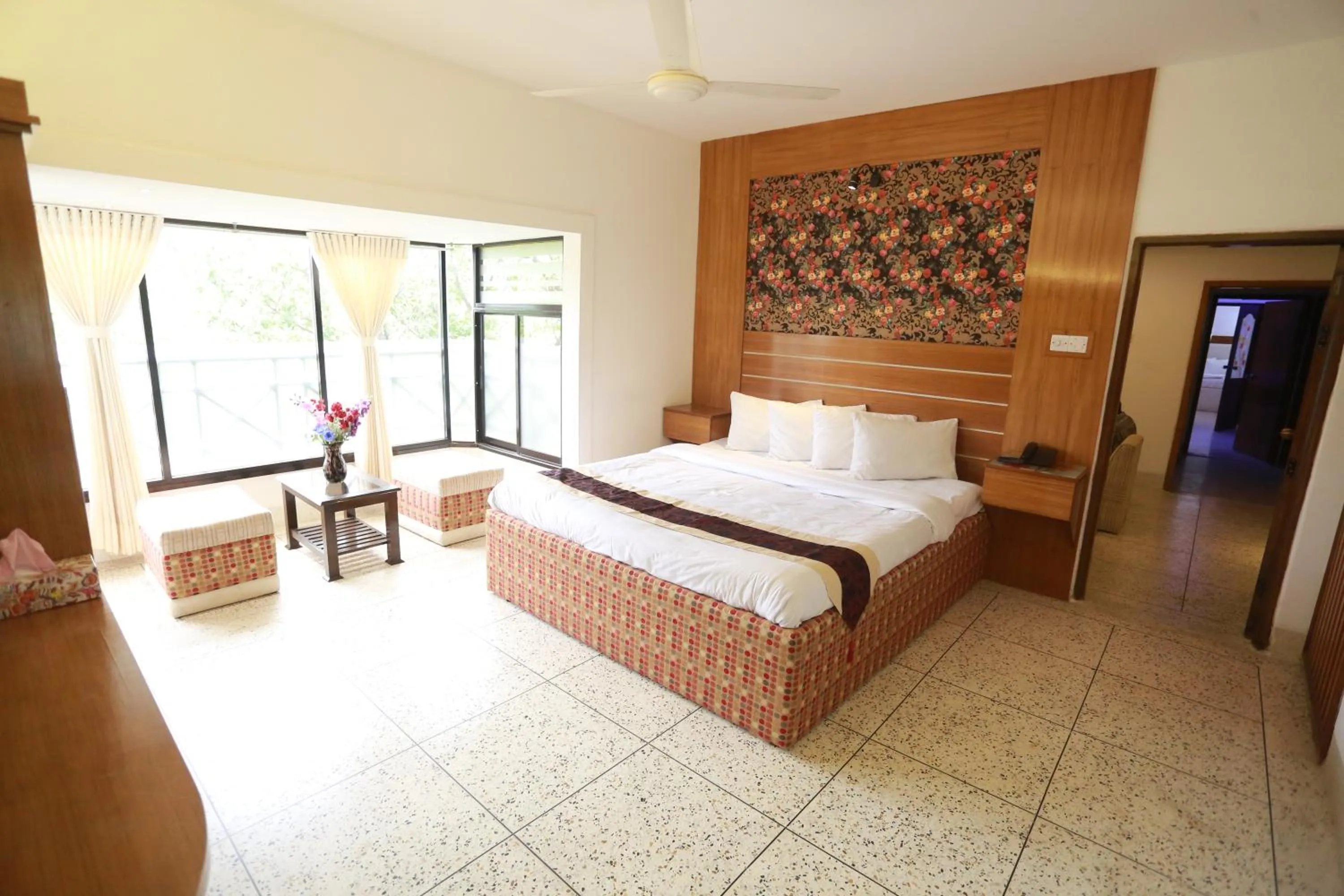 Day, Bed in Nagar Valley Hotel Ltd.