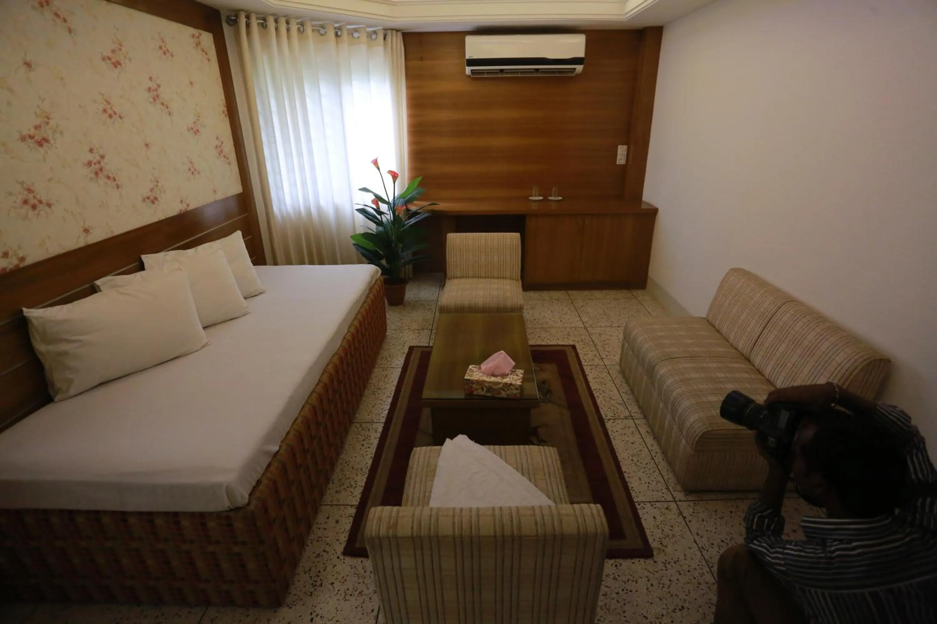 Bed in Nagar Valley Hotel Ltd.