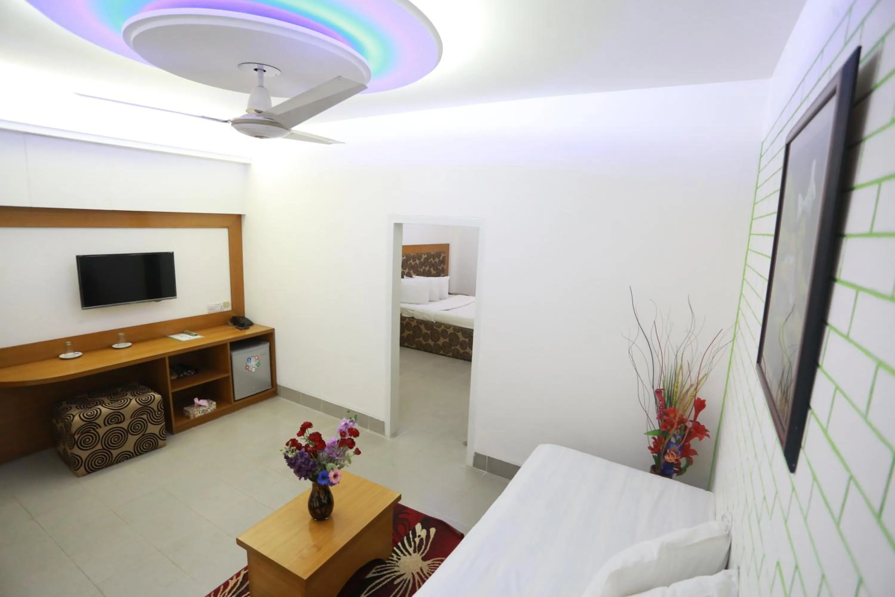 TV and multimedia, Bed in Nagar Valley Hotel Ltd.