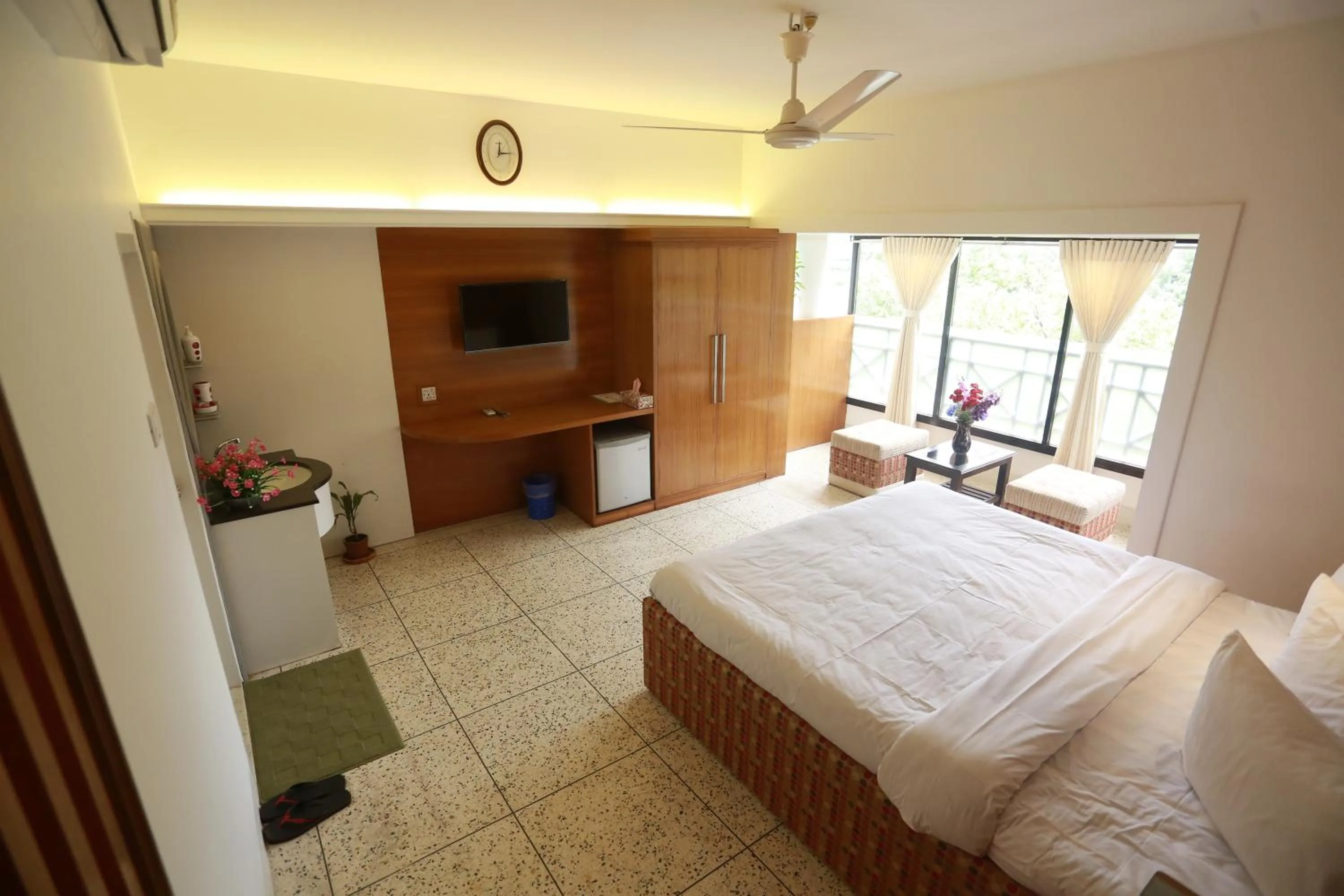 Day, Bed in Nagar Valley Hotel Ltd.