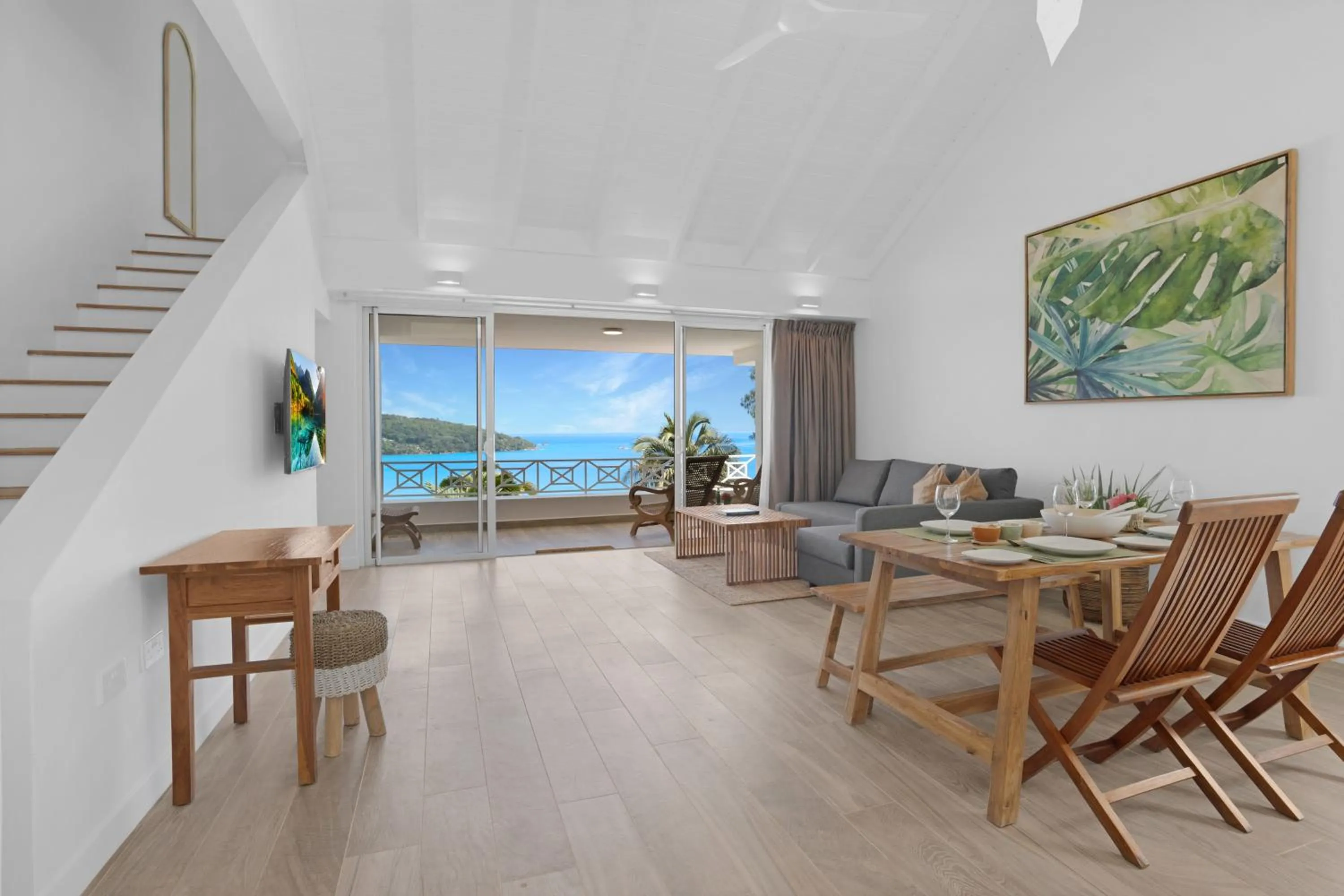 TV and multimedia in The Bay Seychelles Boutique Hotel and Apartments