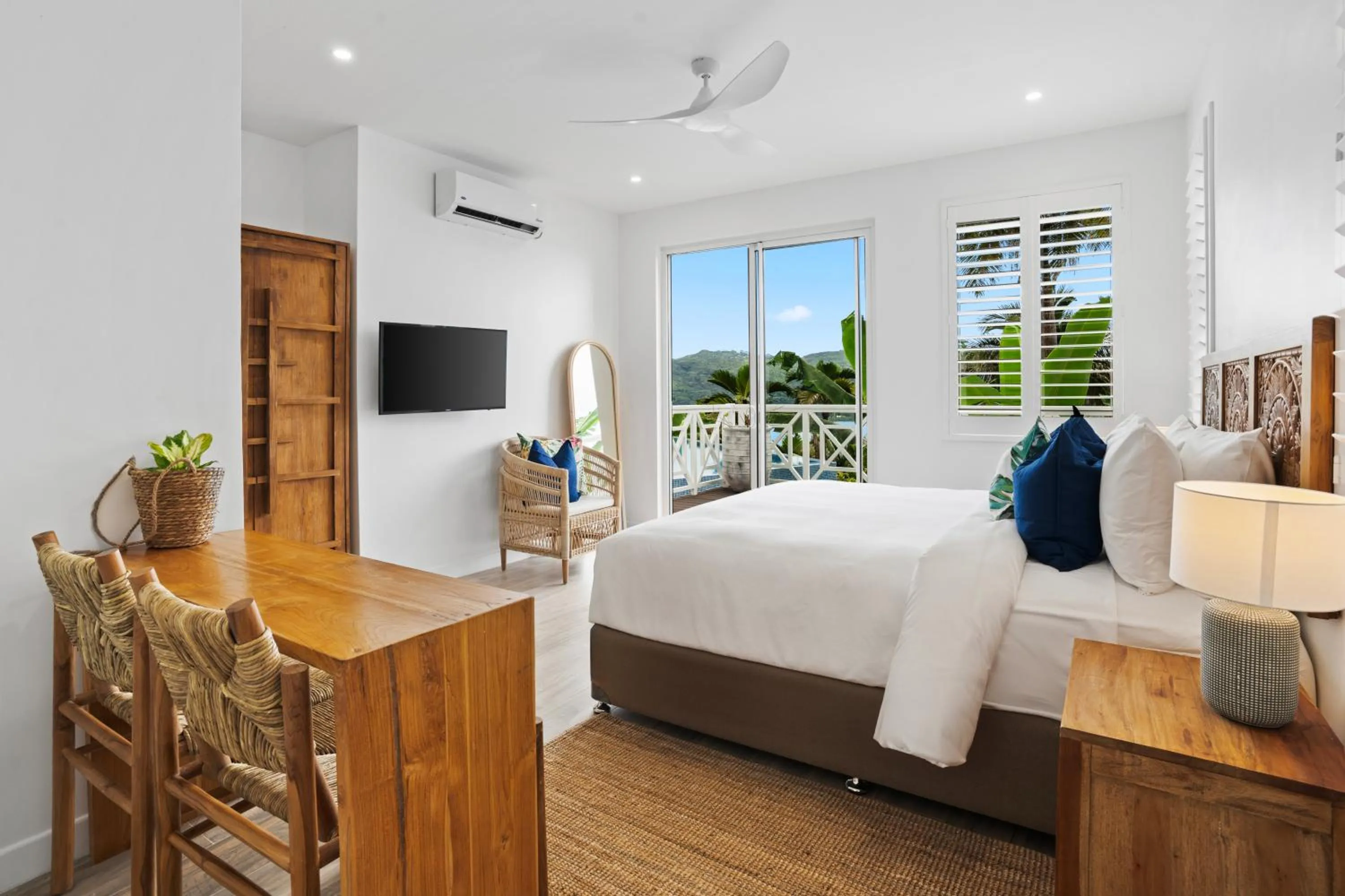 Bed in The Bay Seychelles Boutique Hotel and Apartments