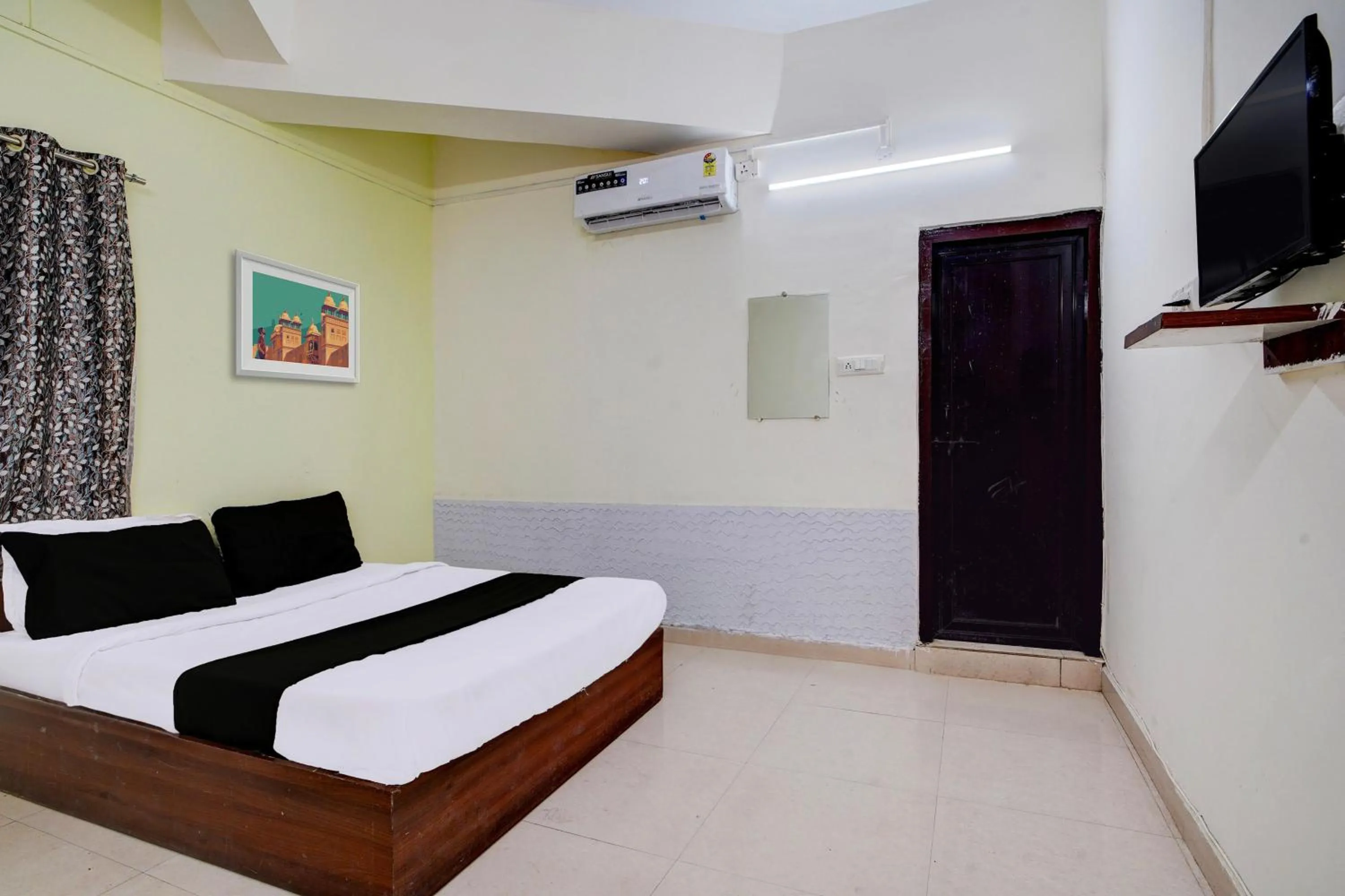 Bedroom, Bed in Hotel O Mav Hotel