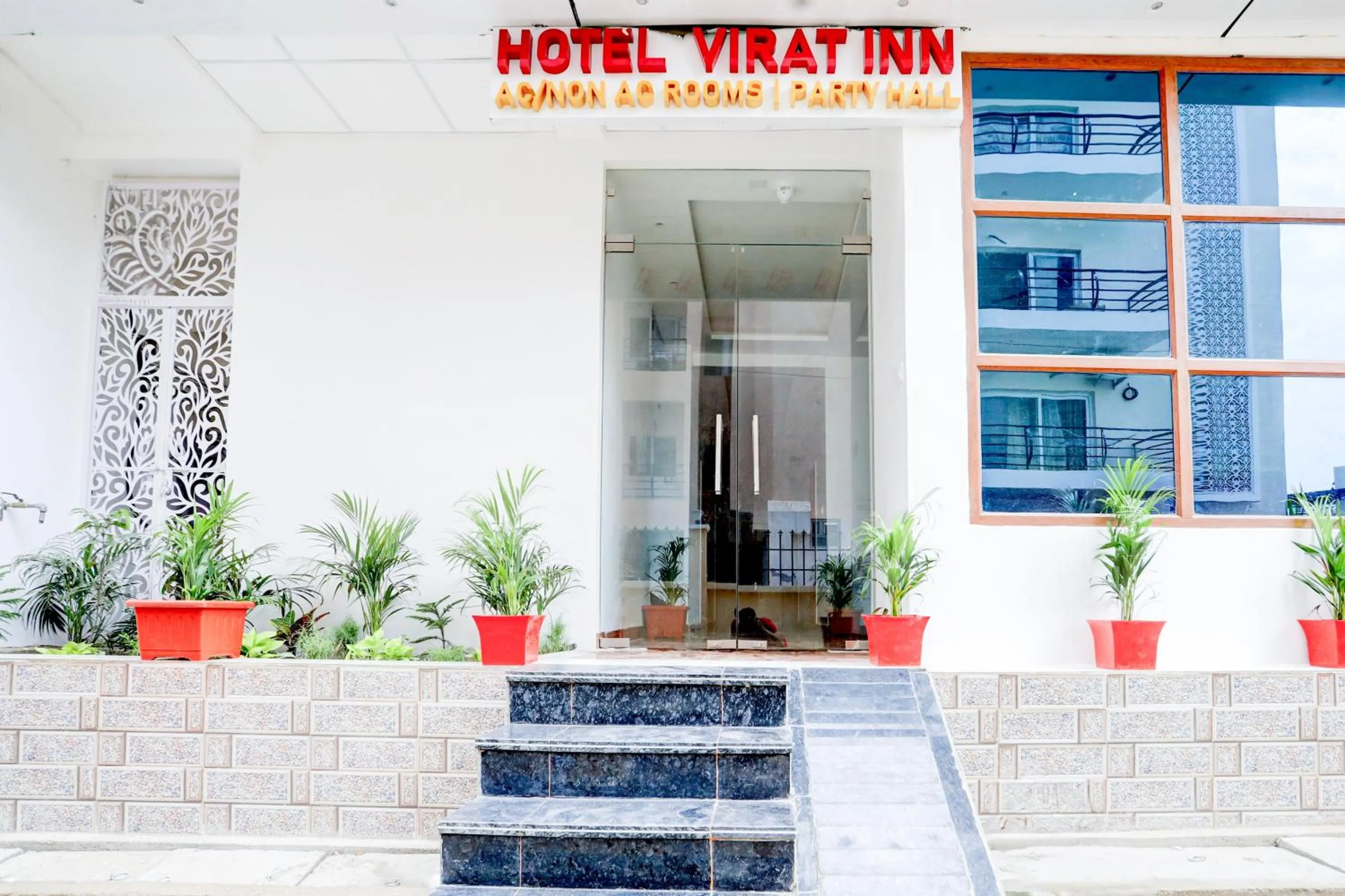 Facade/entrance in Hotel O by OYO Virat Inn